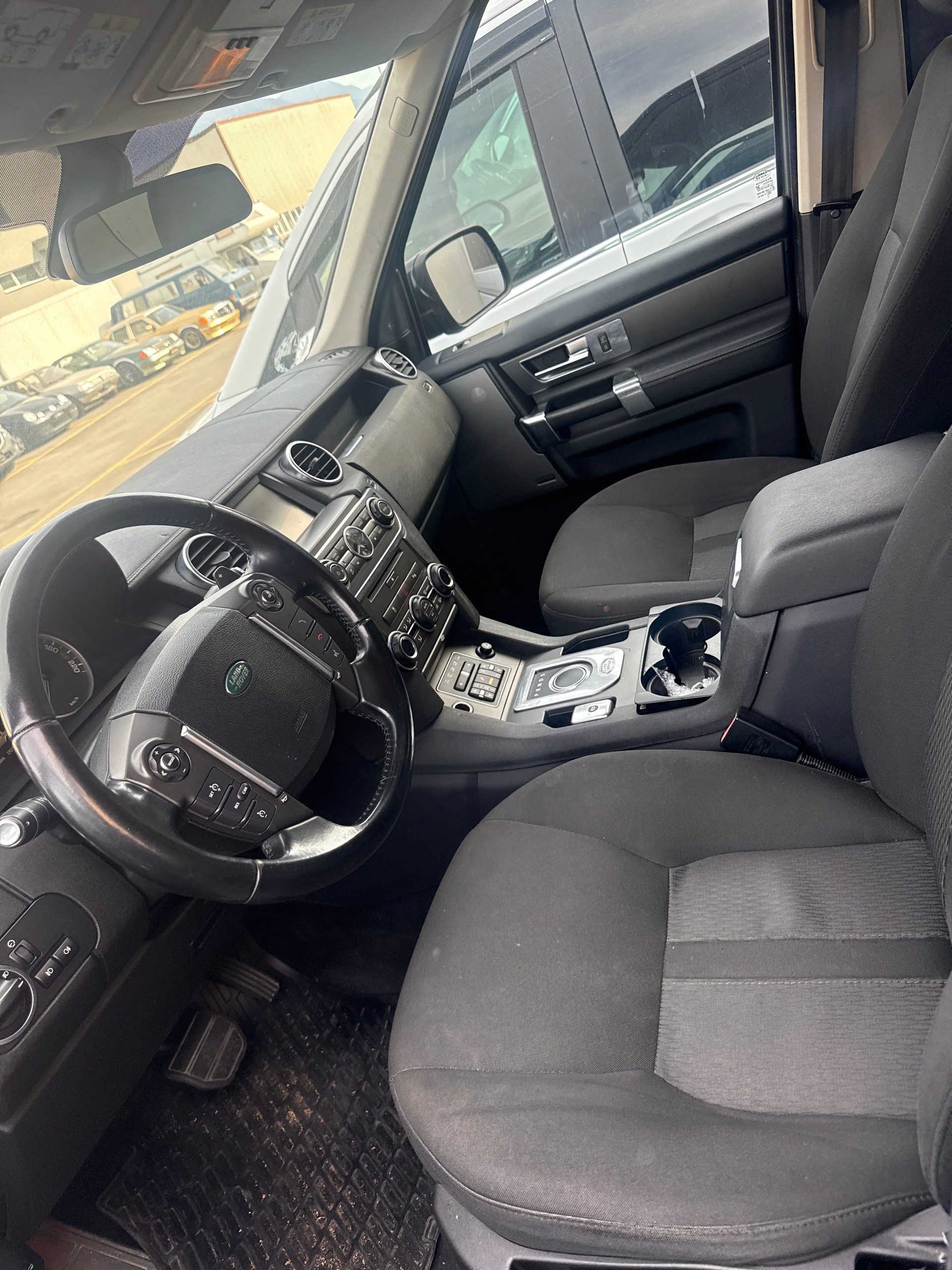 LAND ROVER DISCOVERY-image-2