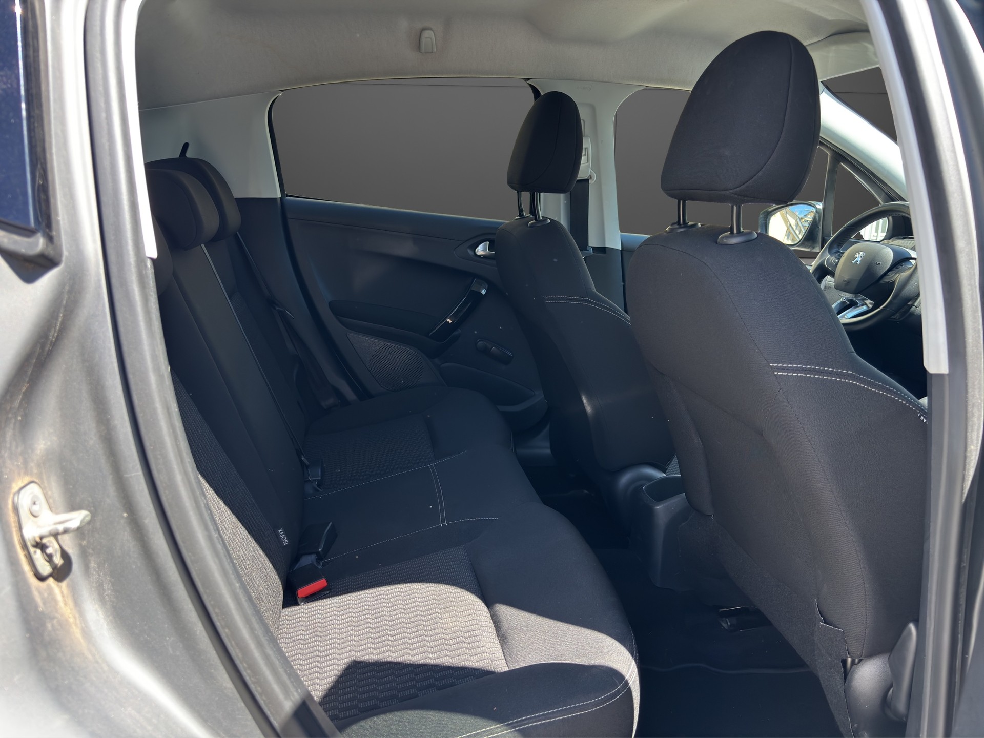 PEUGEOT 208 1.2 PureTech Style-image-12