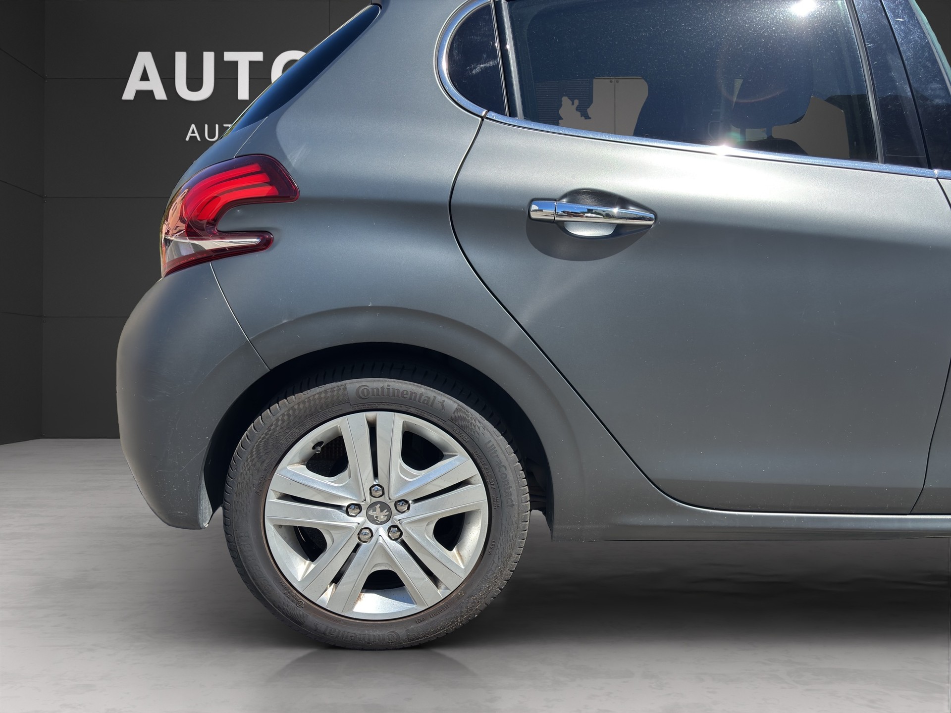 PEUGEOT 208 1.2 PureTech Style-image-13