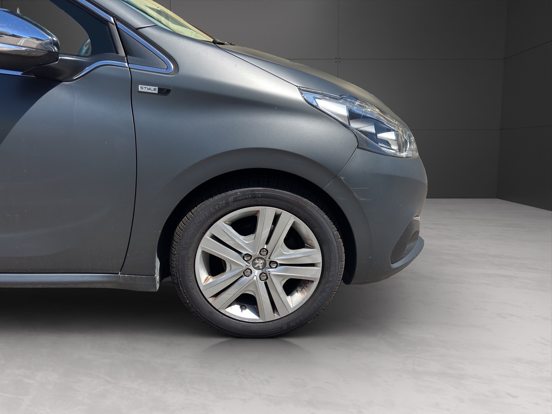 PEUGEOT 208 1.2 PureTech Style-image-14