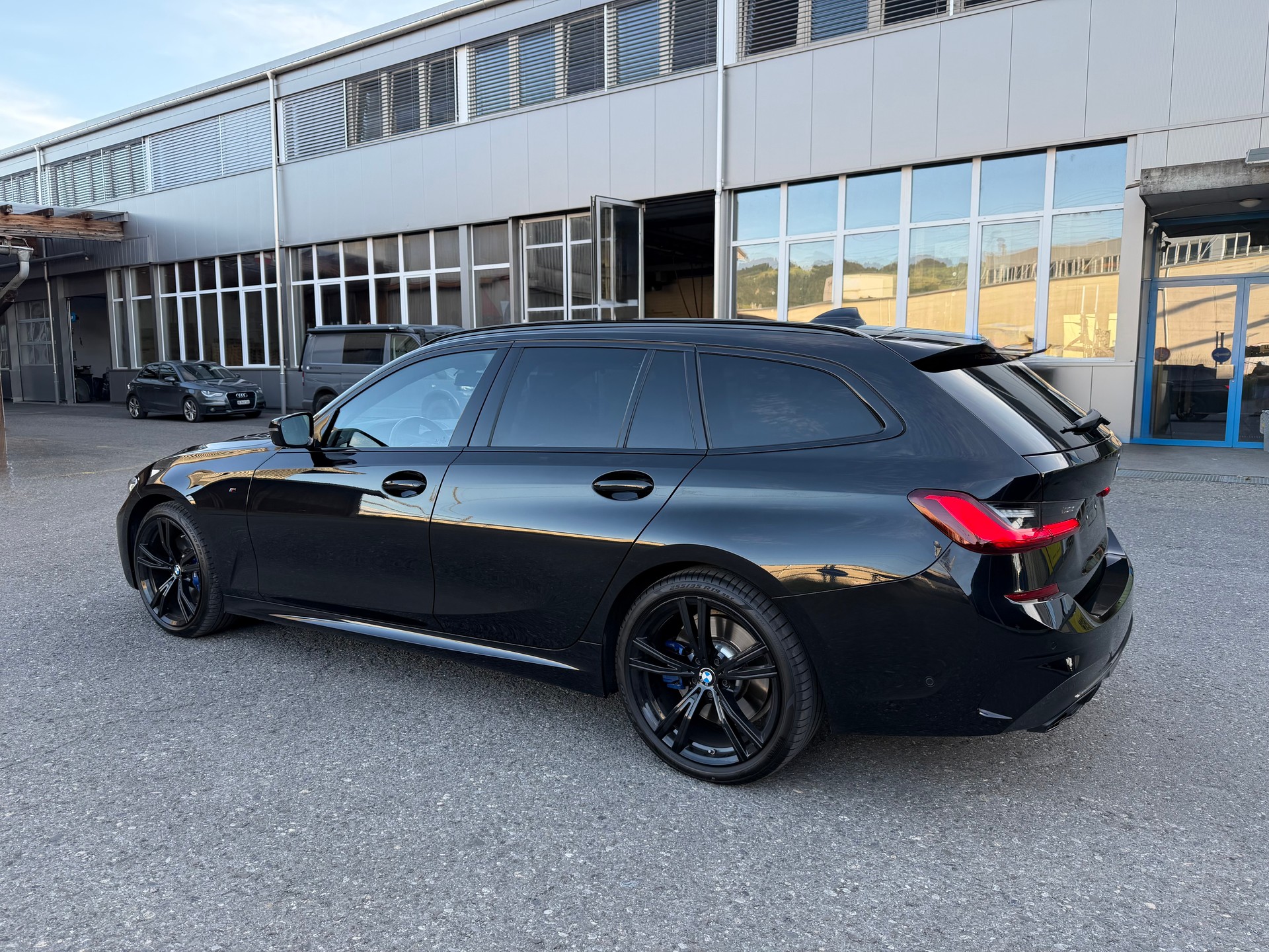 BMW M340i xDrive 48V Touring Fleet Edition Steptronic-image-3