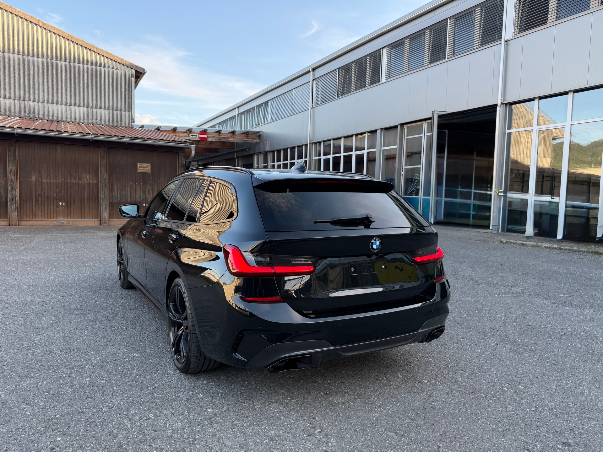 BMW M340i xDrive 48V Touring Fleet Edition Steptronic-image-4