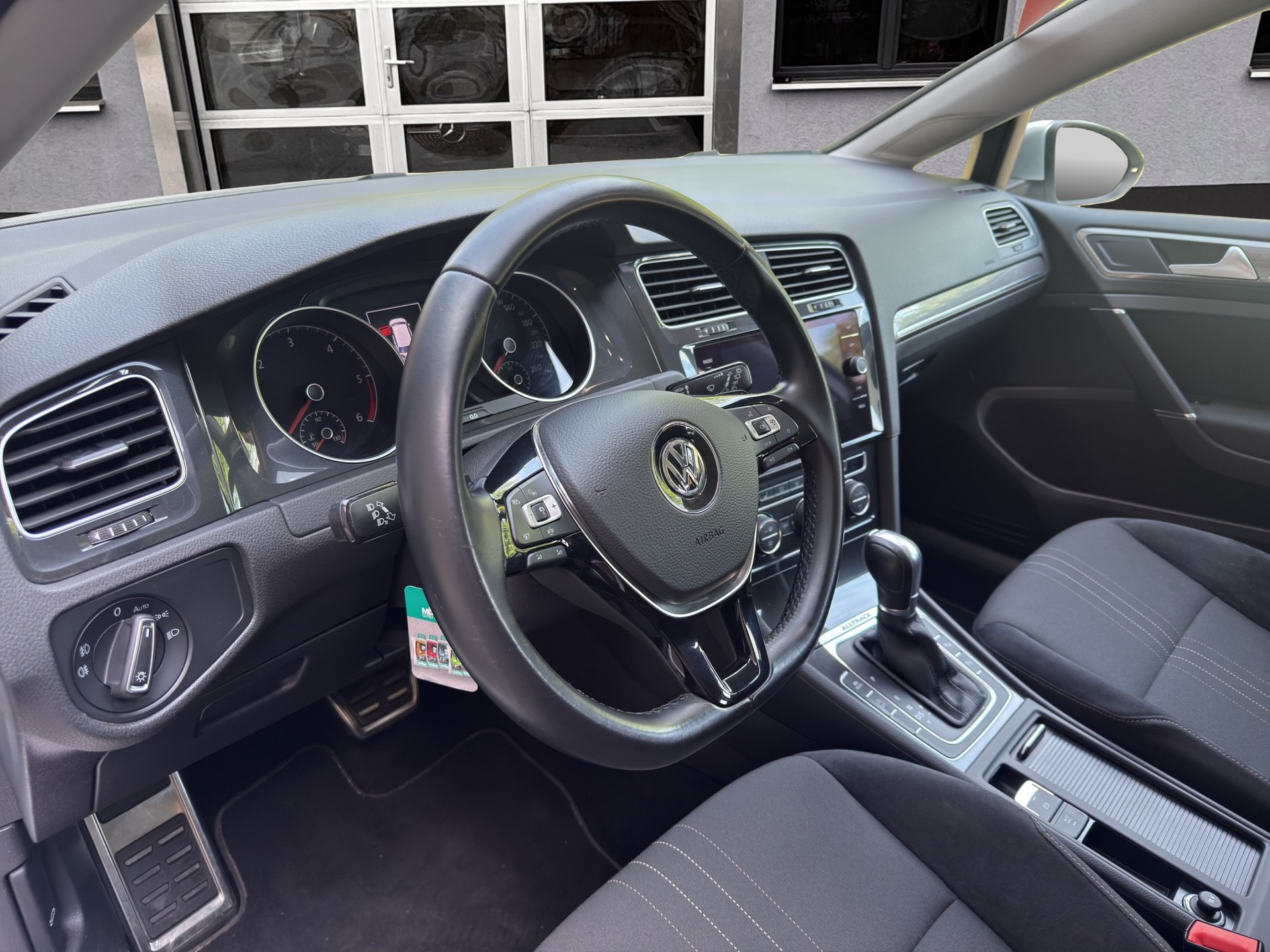 VW Golf 2.0 TDI Alltrack 4Motion DSG-image-13