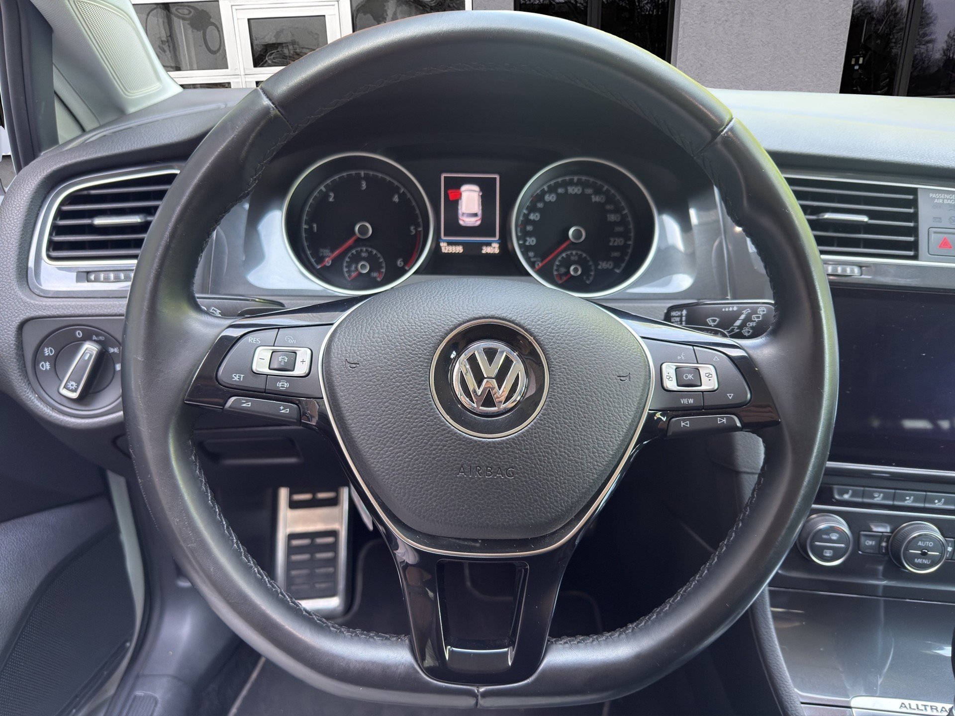 VW Golf 2.0 TDI Alltrack 4Motion DSG-image-12