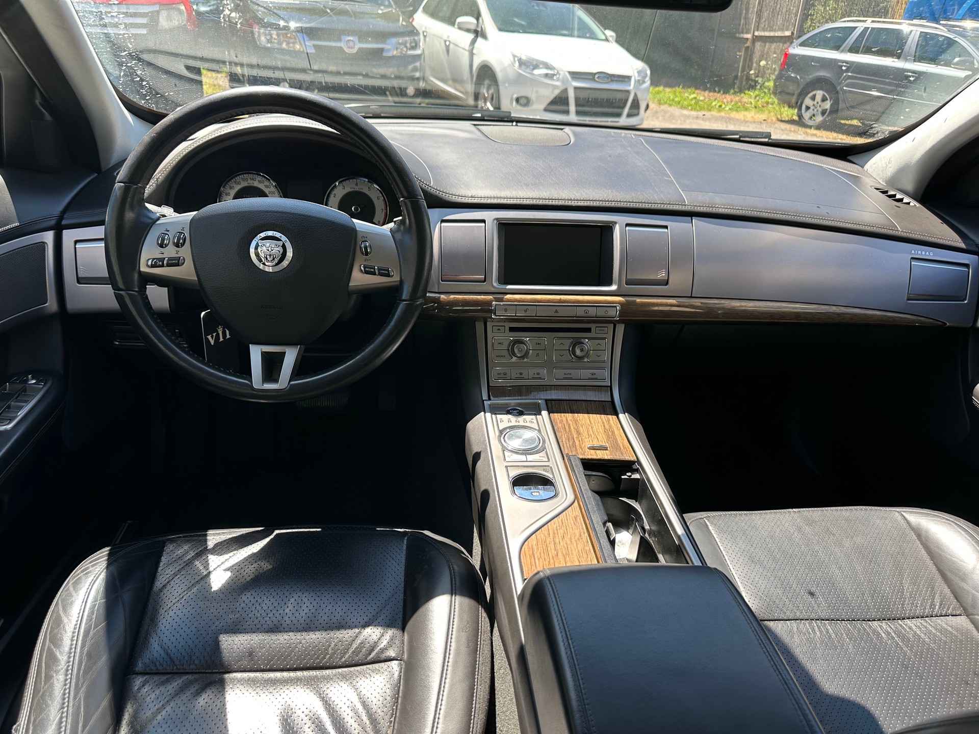 JAGUAR XF 3.0 V6 Luxury-image-6