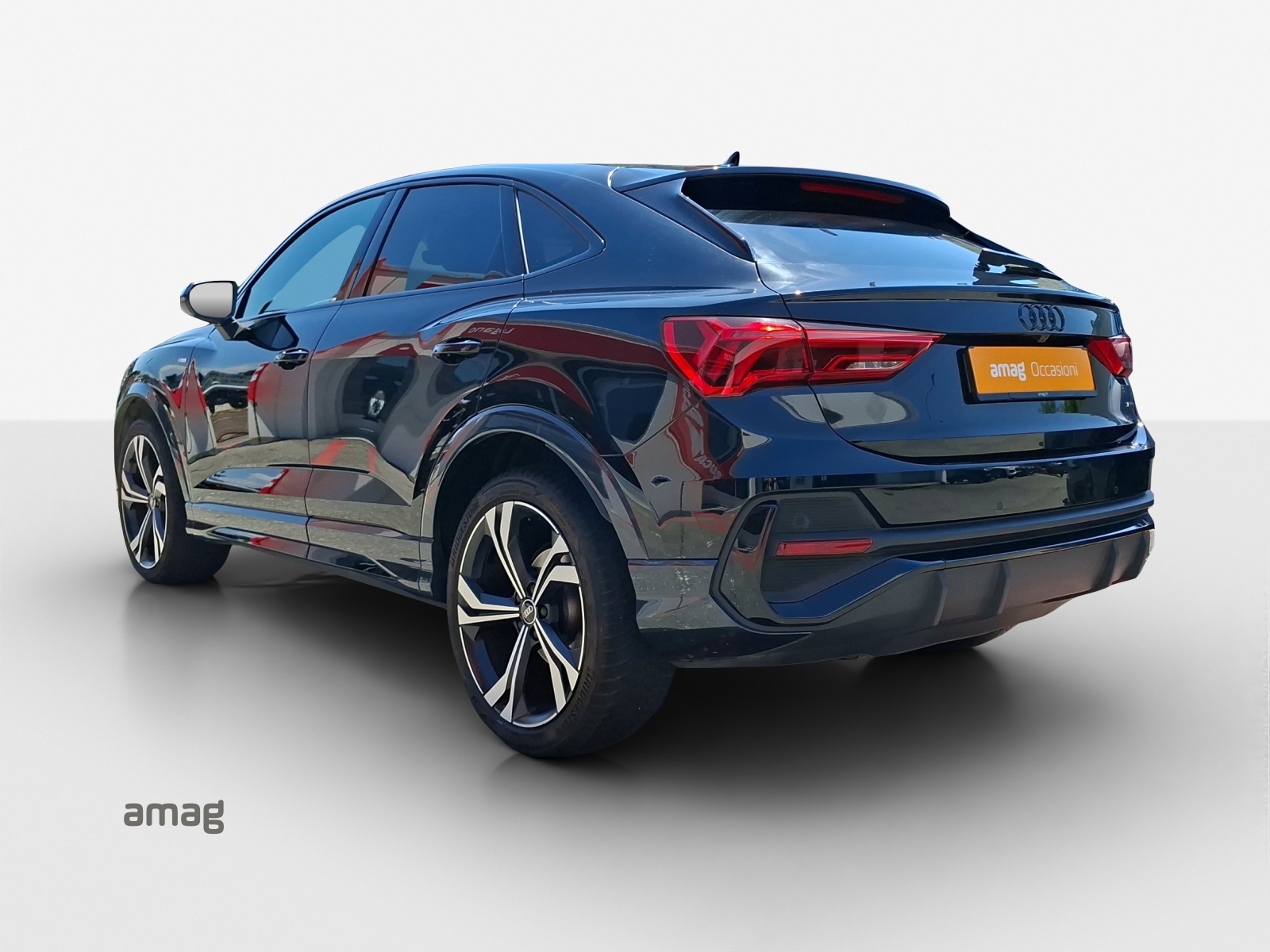 AUDI Q3 Sportback 35 TDI S line quattro S-tronic-image-2