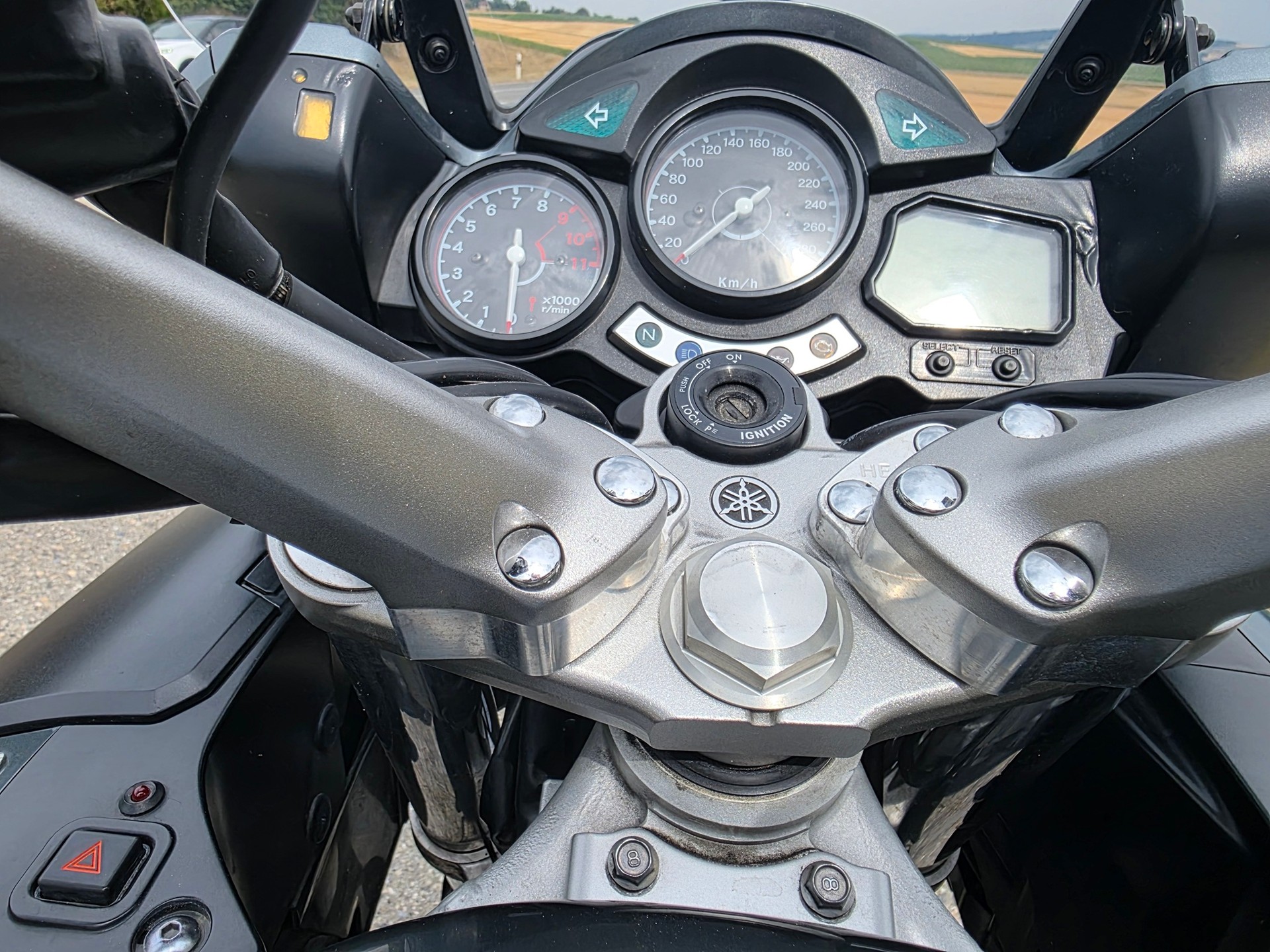 YAMAHA FJR 1300-image-6