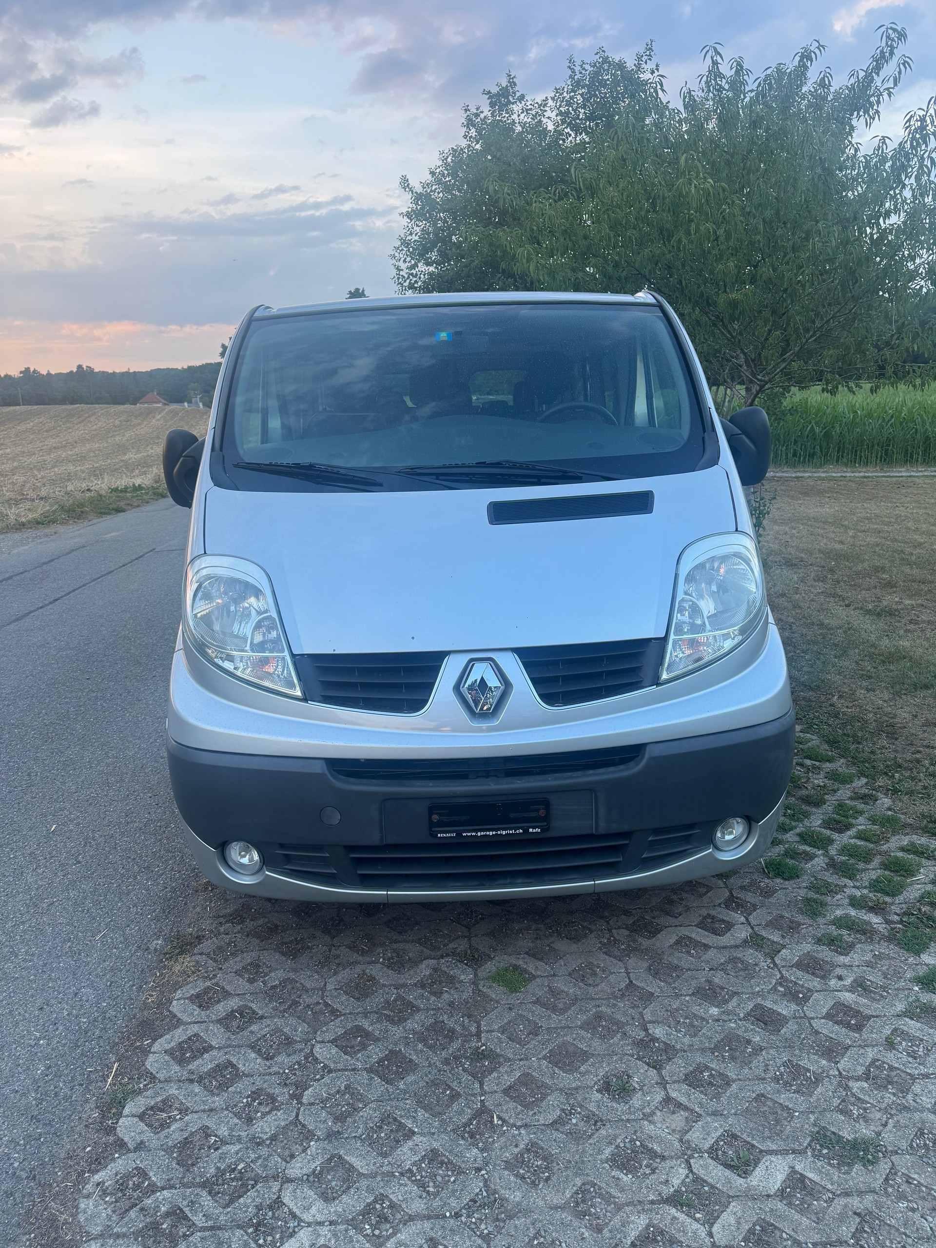 RENAULT Trafic 2.0 dCi L2H1 Grand Passenger Expression-image-1