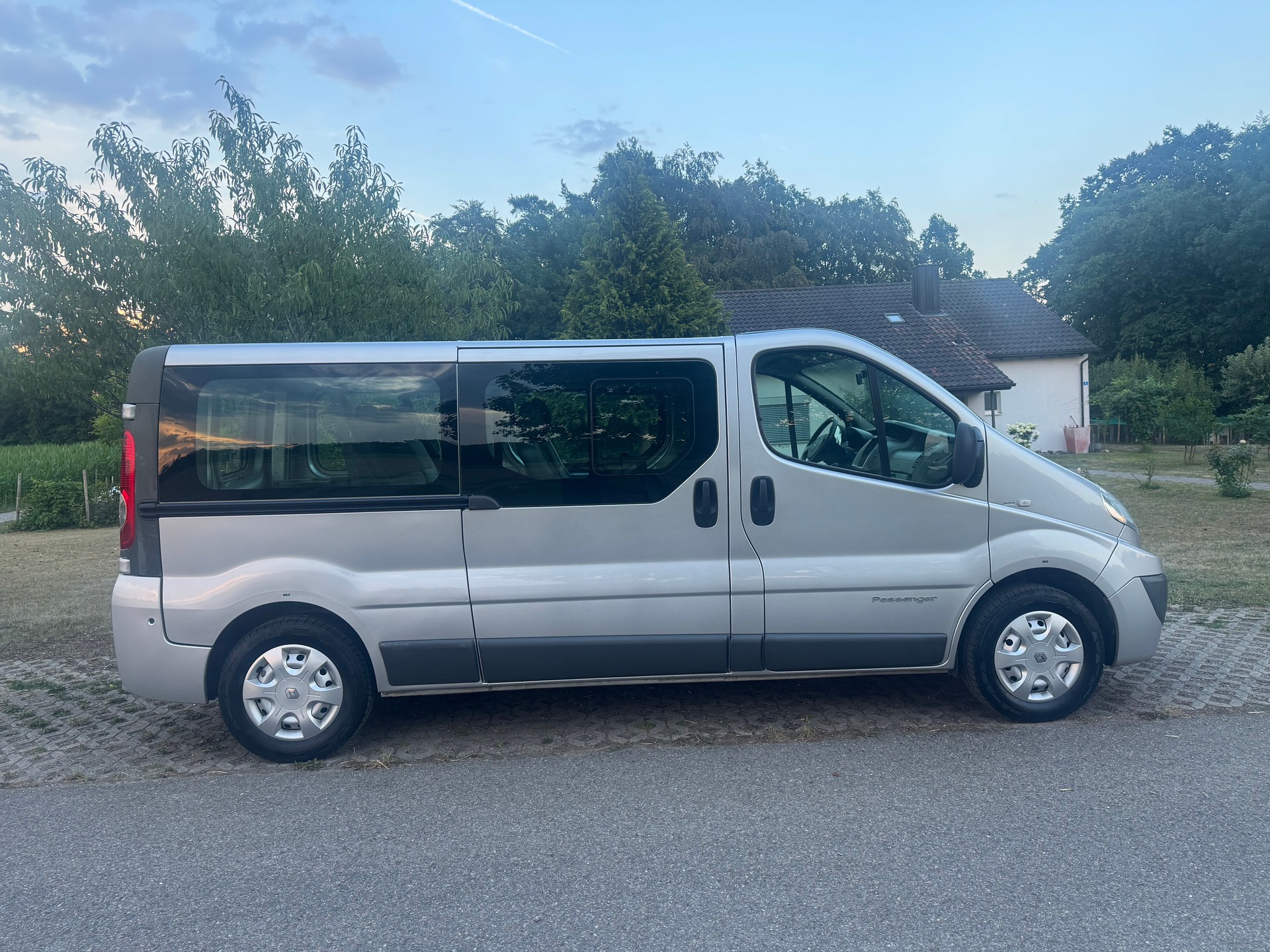 RENAULT Trafic 2.0 dCi L2H1 Grand Passenger Expression-image-6
