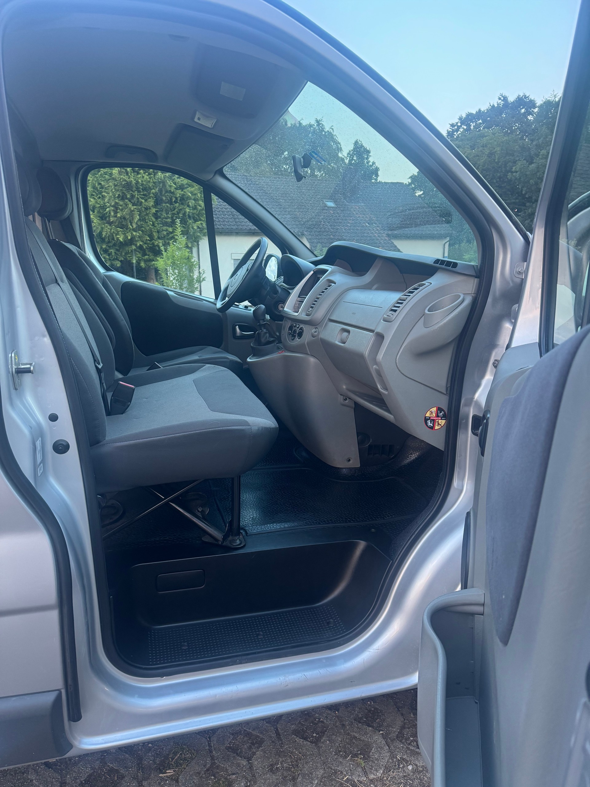 RENAULT Trafic 2.0 dCi L2H1 Grand Passenger Expression-image-9