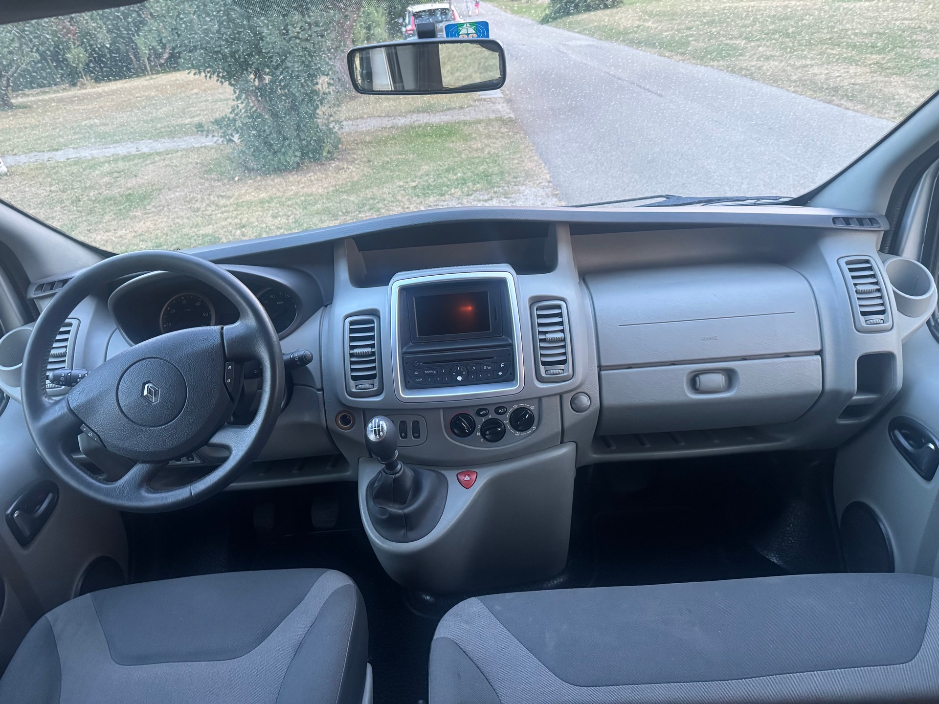 RENAULT Trafic 2.0 dCi L2H1 Grand Passenger Expression-image-8
