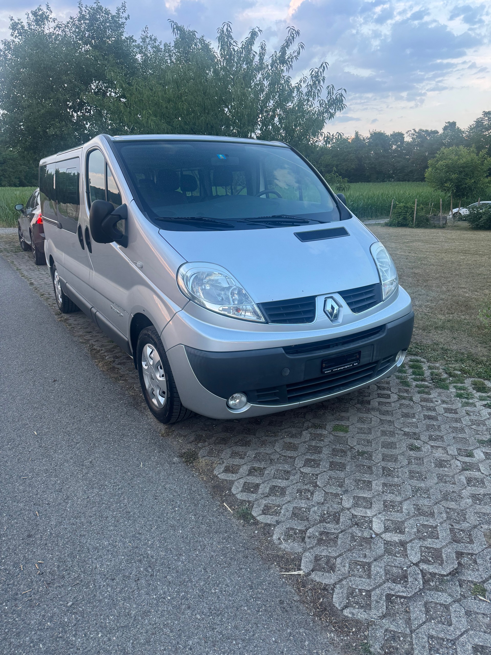 RENAULT Trafic 2.0 dCi L2H1 Grand Passenger Expression-image-15