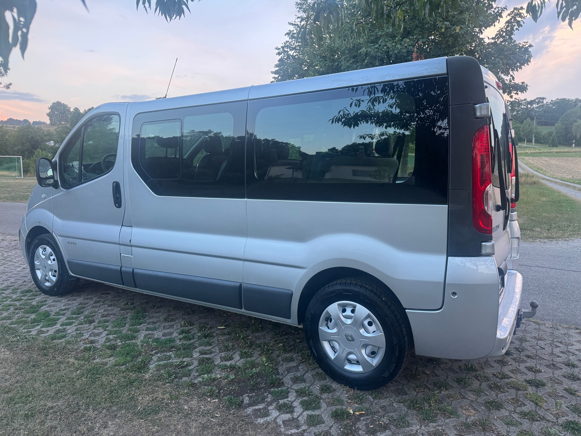RENAULT Trafic 2.0 dCi L2H1 Grand Passenger Expression-image-3