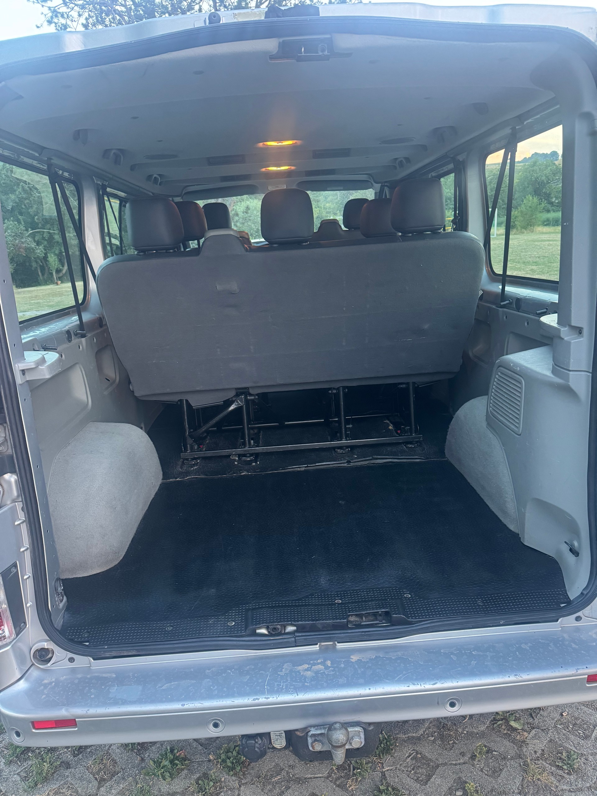 RENAULT Trafic 2.0 dCi L2H1 Grand Passenger Expression-image-11