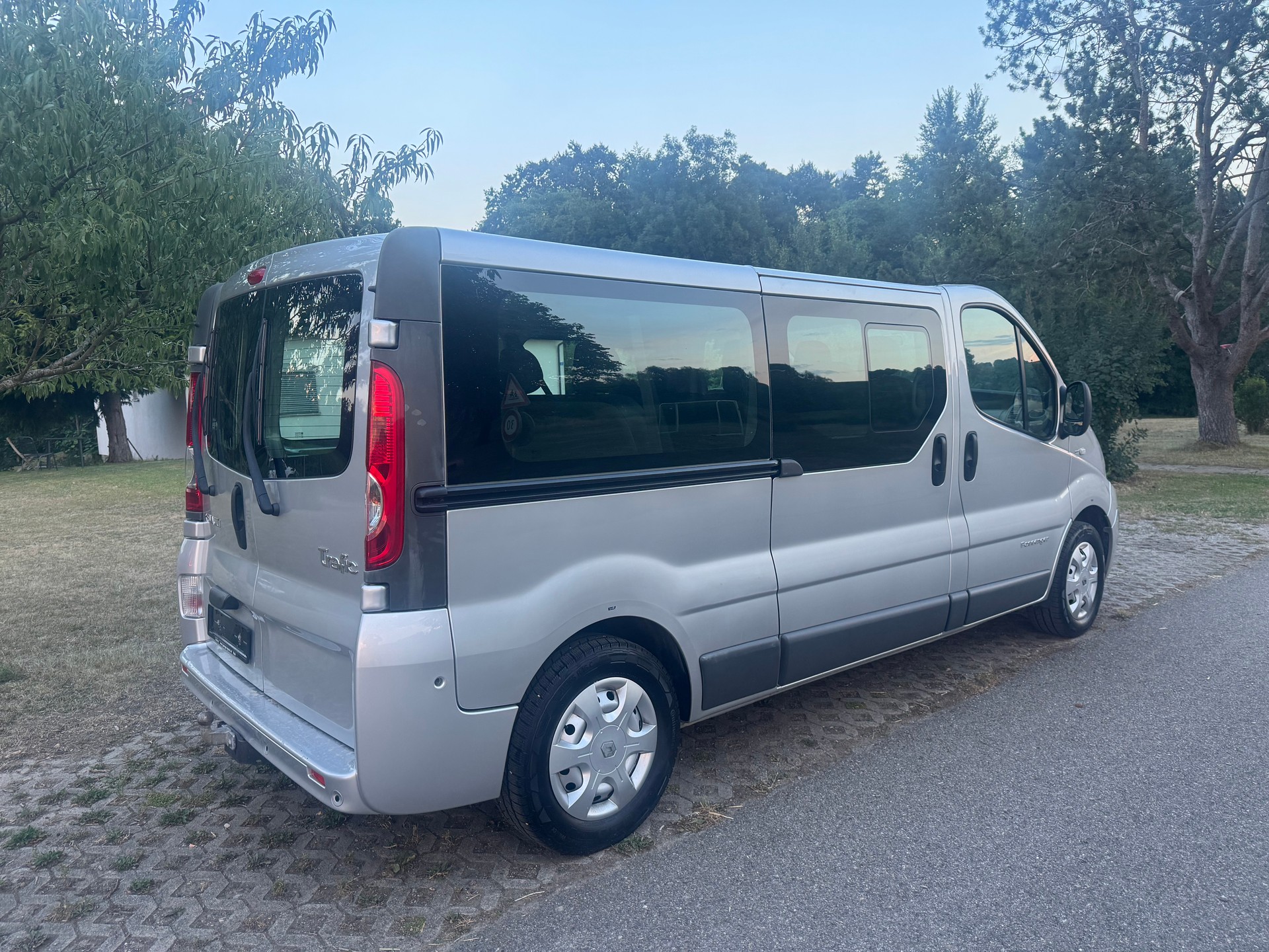 RENAULT Trafic 2.0 dCi L2H1 Grand Passenger Expression-image-5