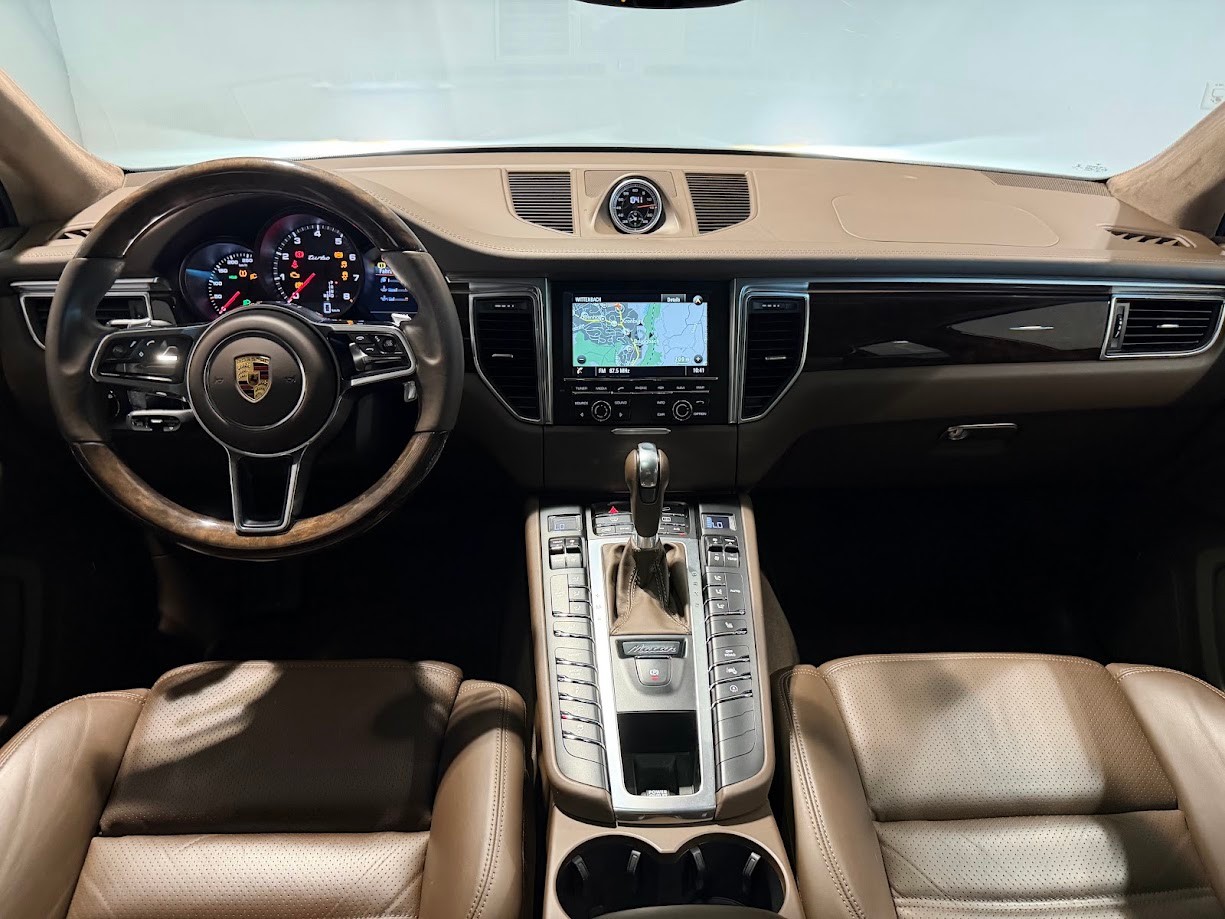 PORSCHE Macan Turbo PDK-image-10