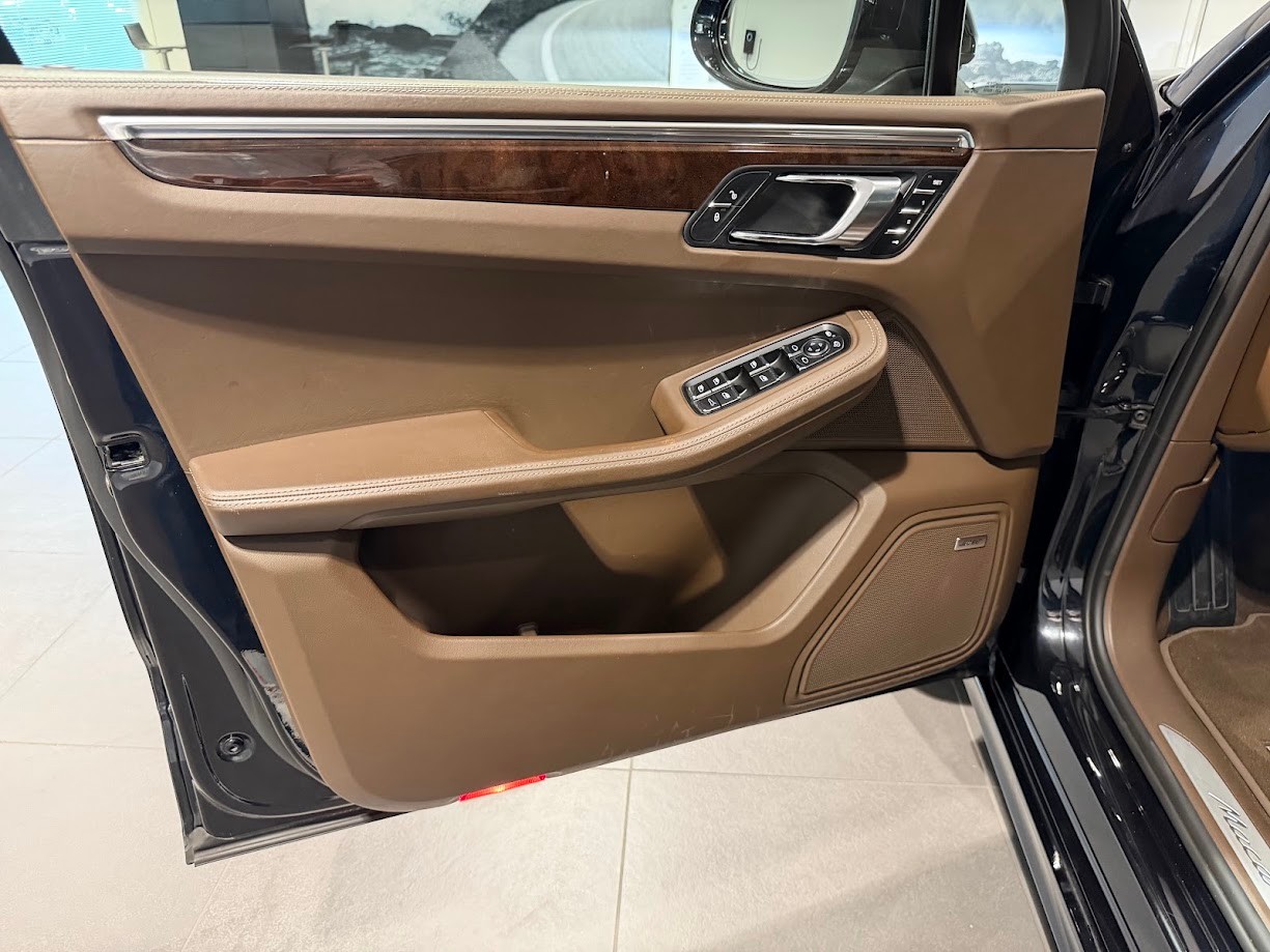 PORSCHE Macan Turbo PDK-image-2
