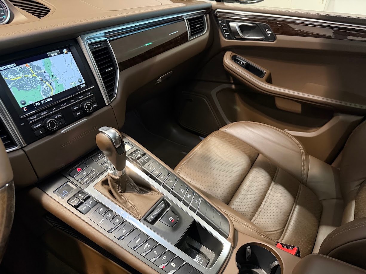 PORSCHE Macan Turbo PDK-image-9