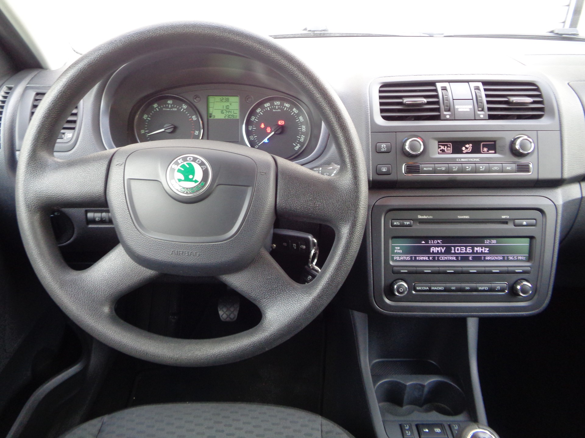SKODA Fabia 1.2 TSI Ambition-image-3