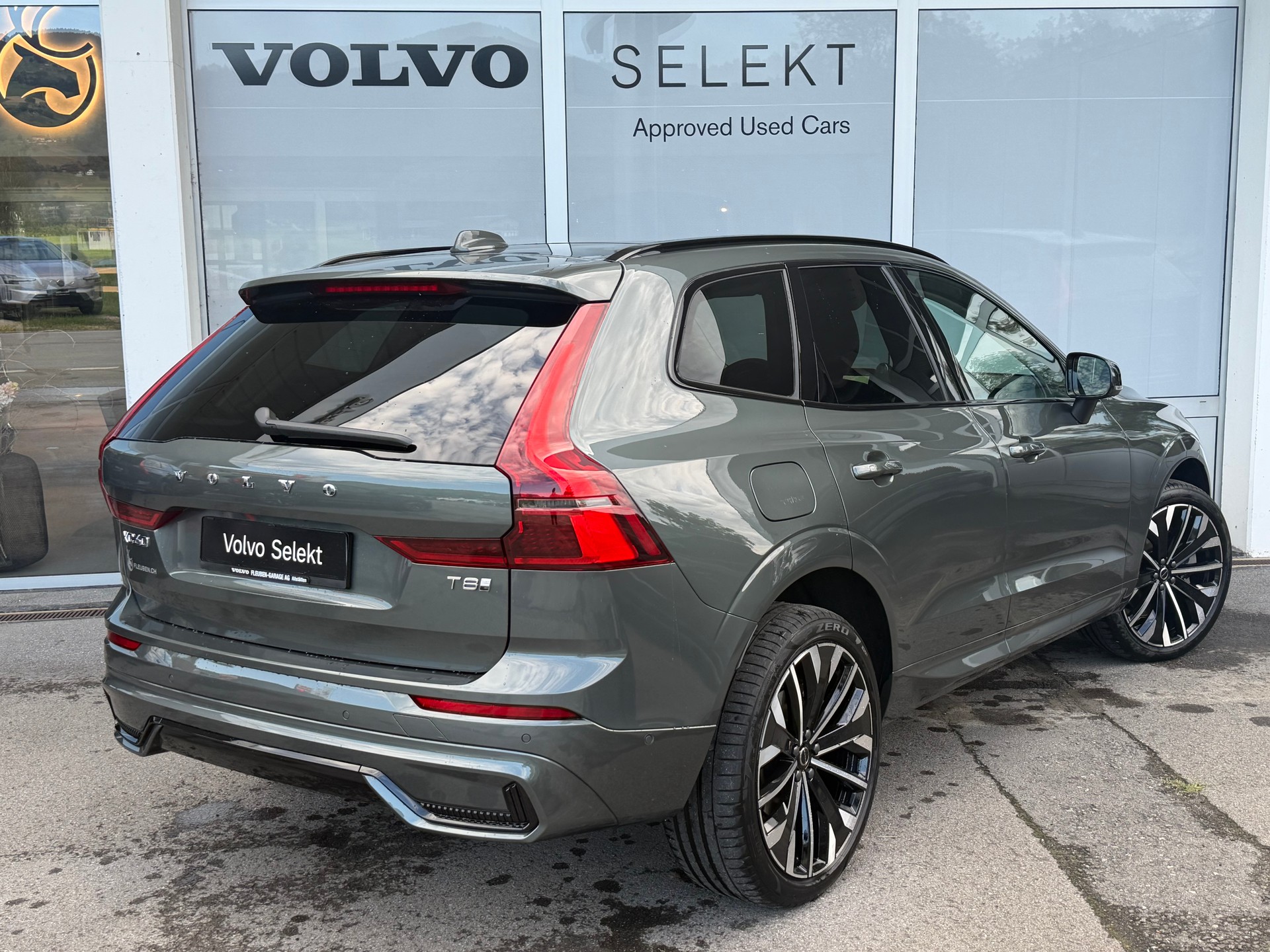 VOLVO XC60 T8 eAWD Ultra Dark Geartronic-image-1