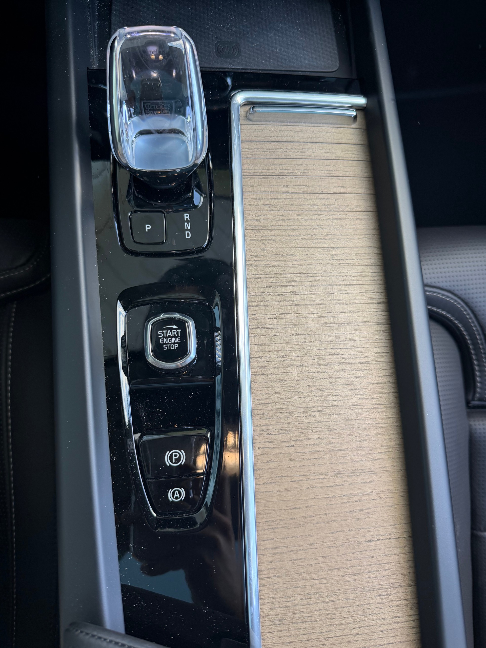 VOLVO XC60 T8 eAWD Ultra Dark Geartronic-image-13