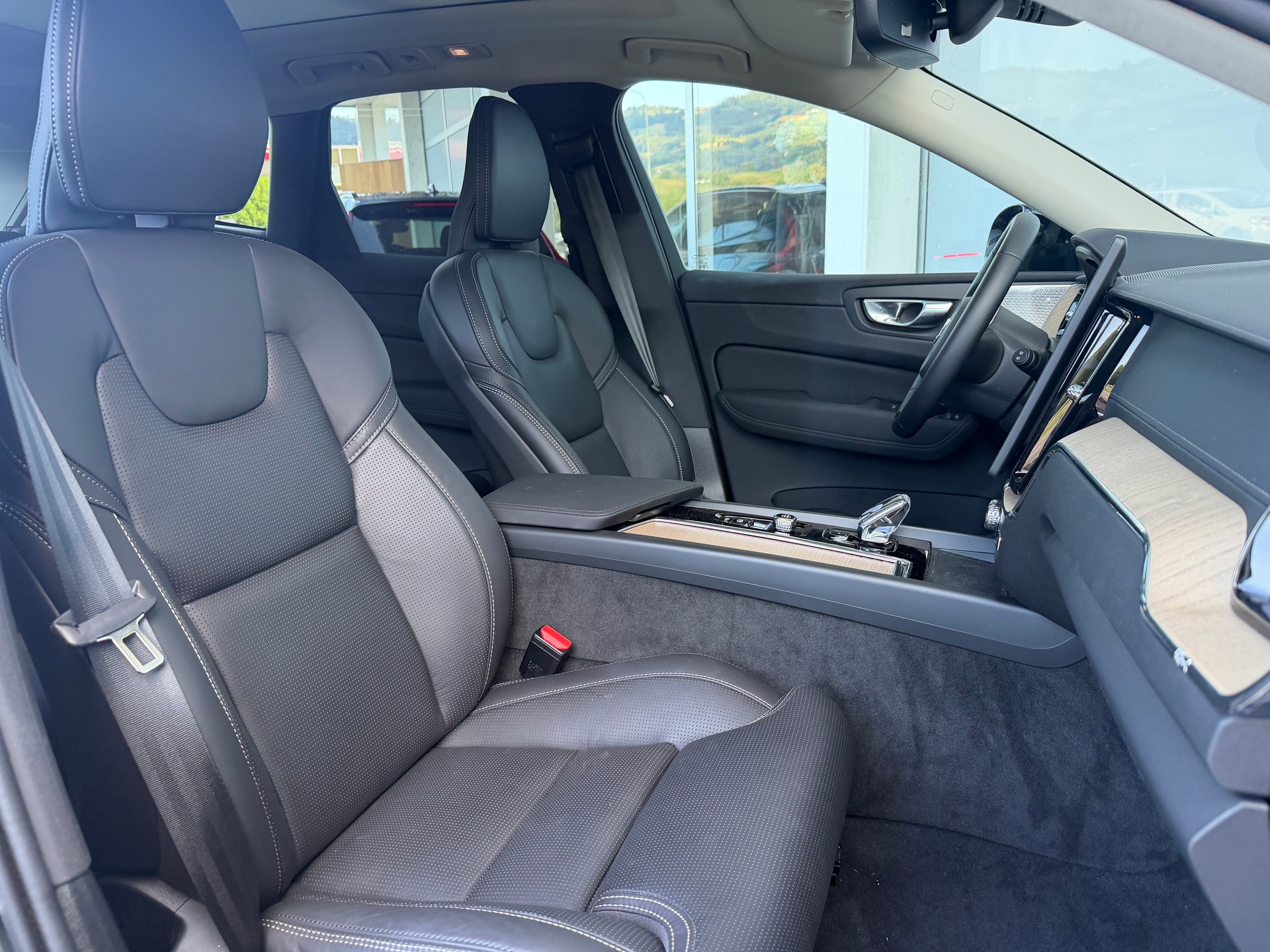 VOLVO XC60 T8 eAWD Ultra Dark Geartronic-image-3