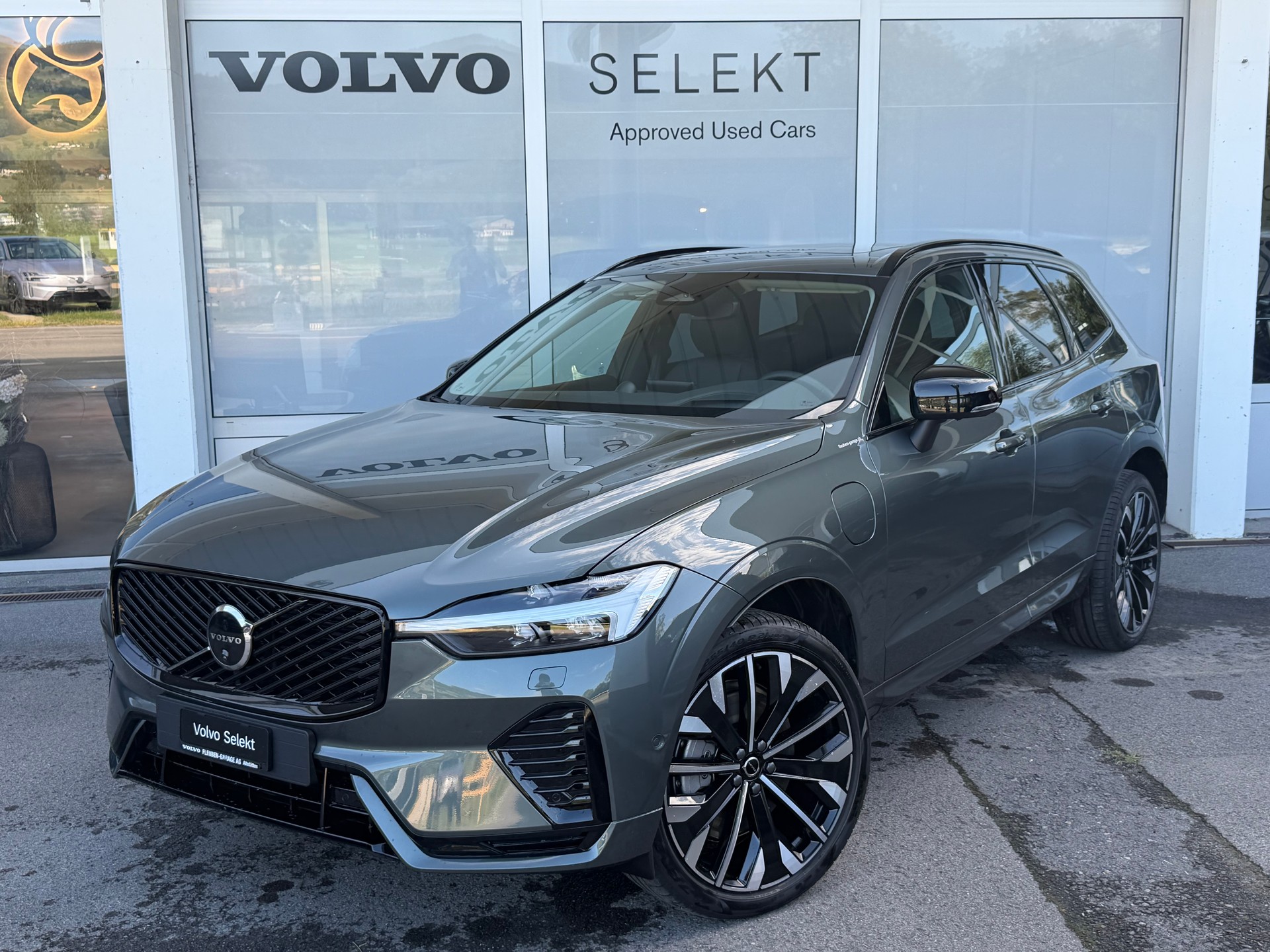 VOLVO XC60 T8 eAWD Ultra Dark Geartronic-image-0