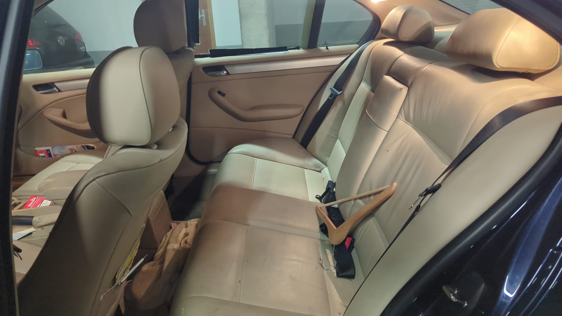 BMW 325xi-image-5