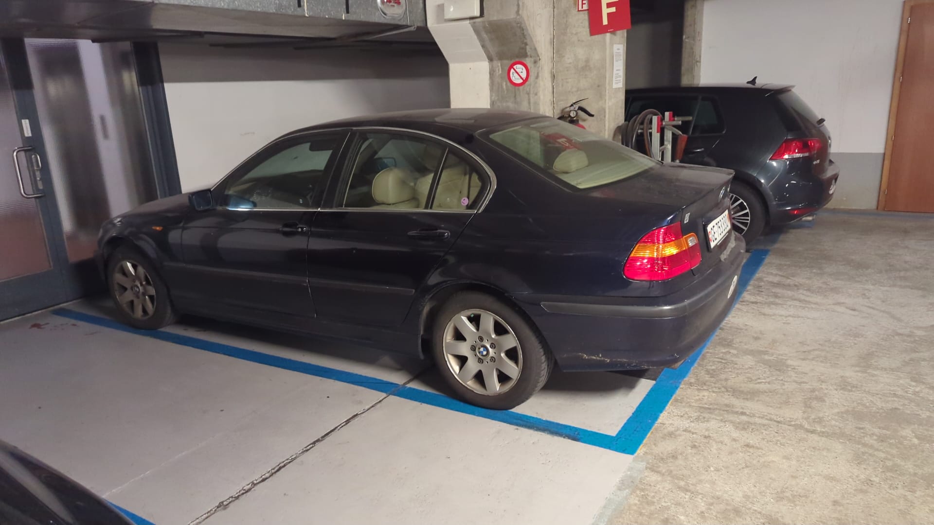 BMW 325xi-image-0