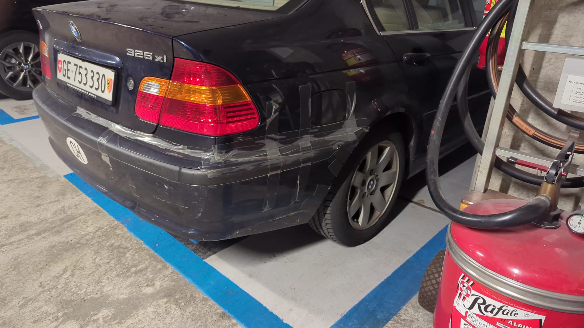 BMW 325xi-image-1
