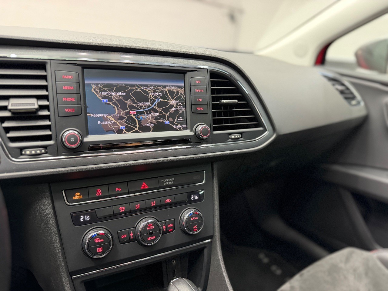SEAT Leon 1.4 TSI FR Line DSG | Schiebedach | Tempomat | CarPlay-image-15