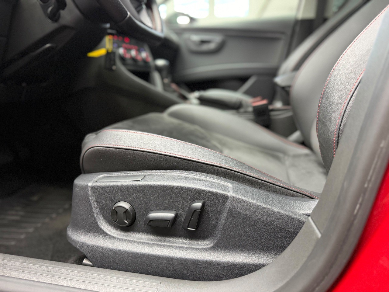 SEAT Leon 1.4 TSI FR Line DSG | Schiebedach | Tempomat | CarPlay-image-16