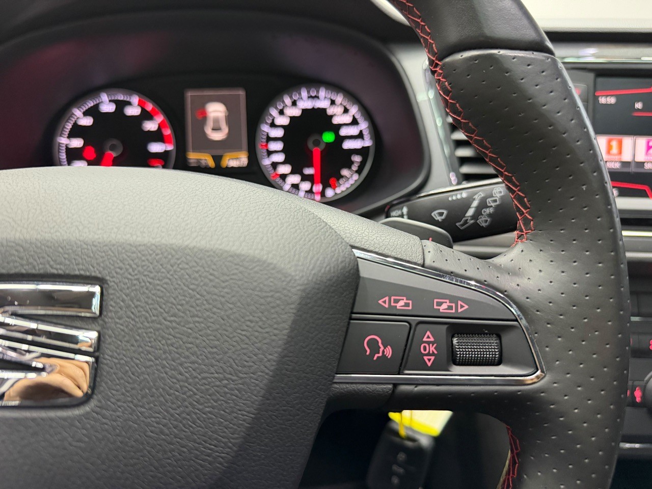 SEAT Leon 1.4 TSI FR Line DSG | Schiebedach | Tempomat | CarPlay-image-18