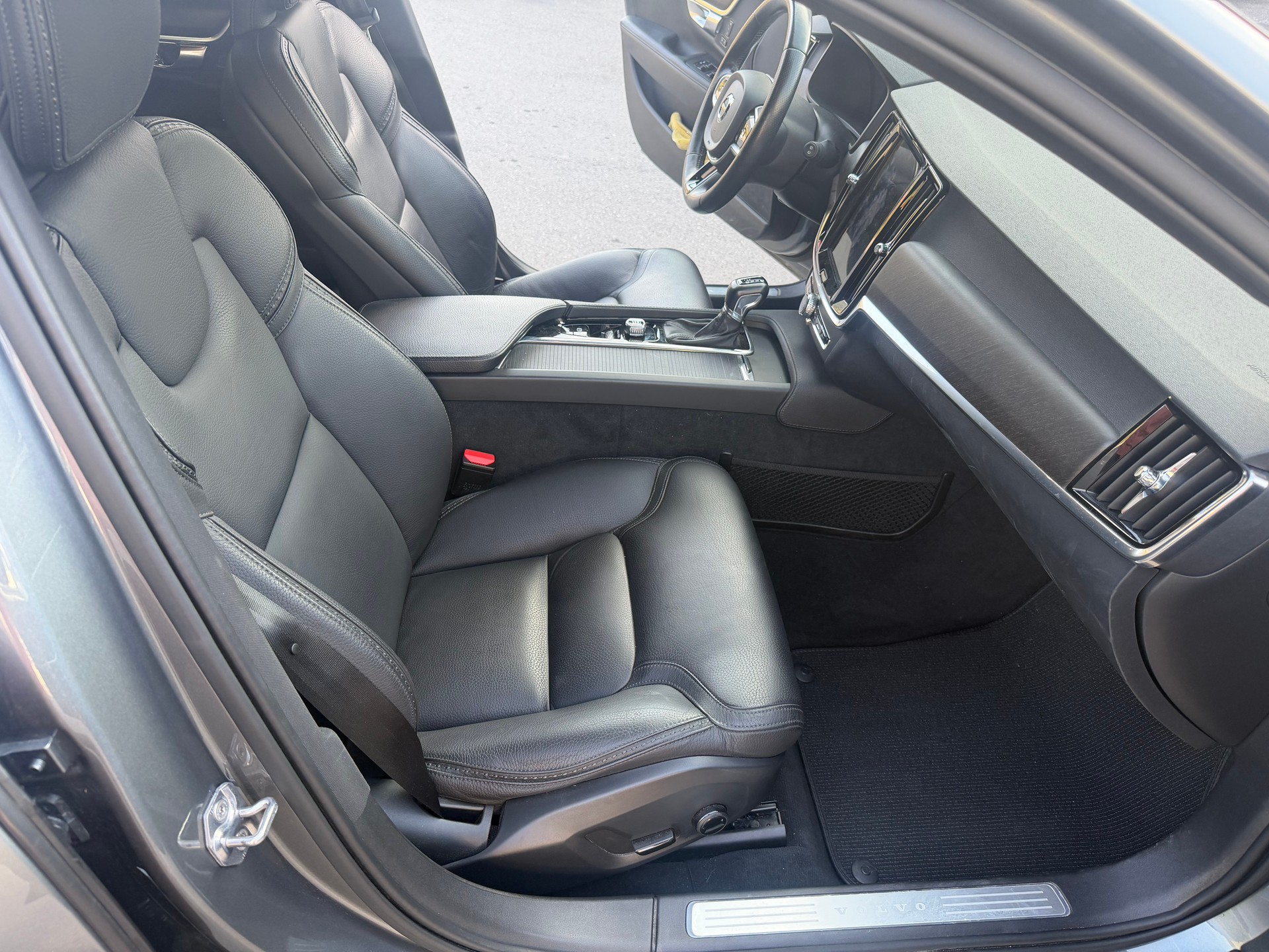 VOLVO 2.0 D5 AWD-image-8