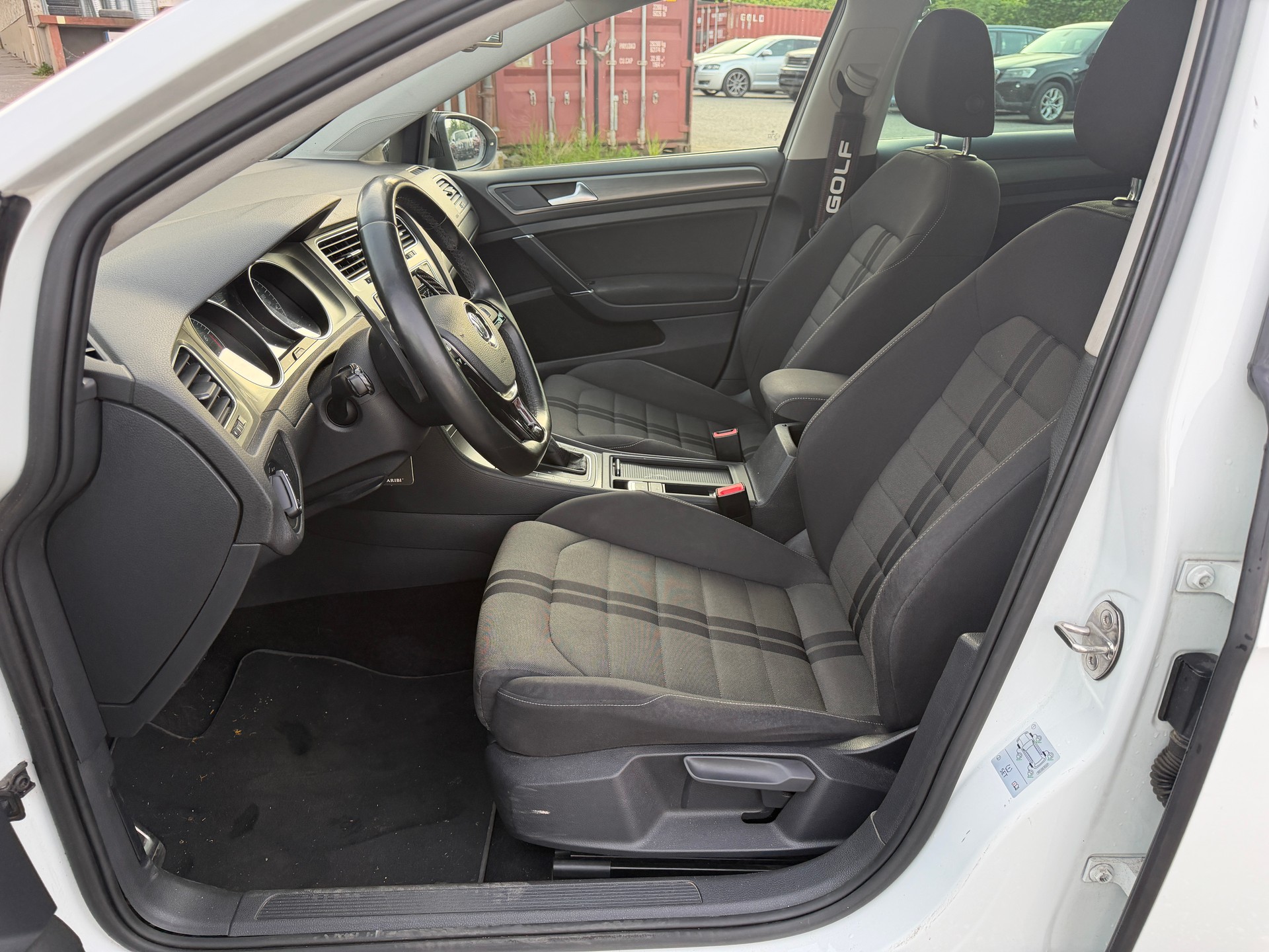 VW Golf 1.4 TSI R-Line Design DSG-image-9