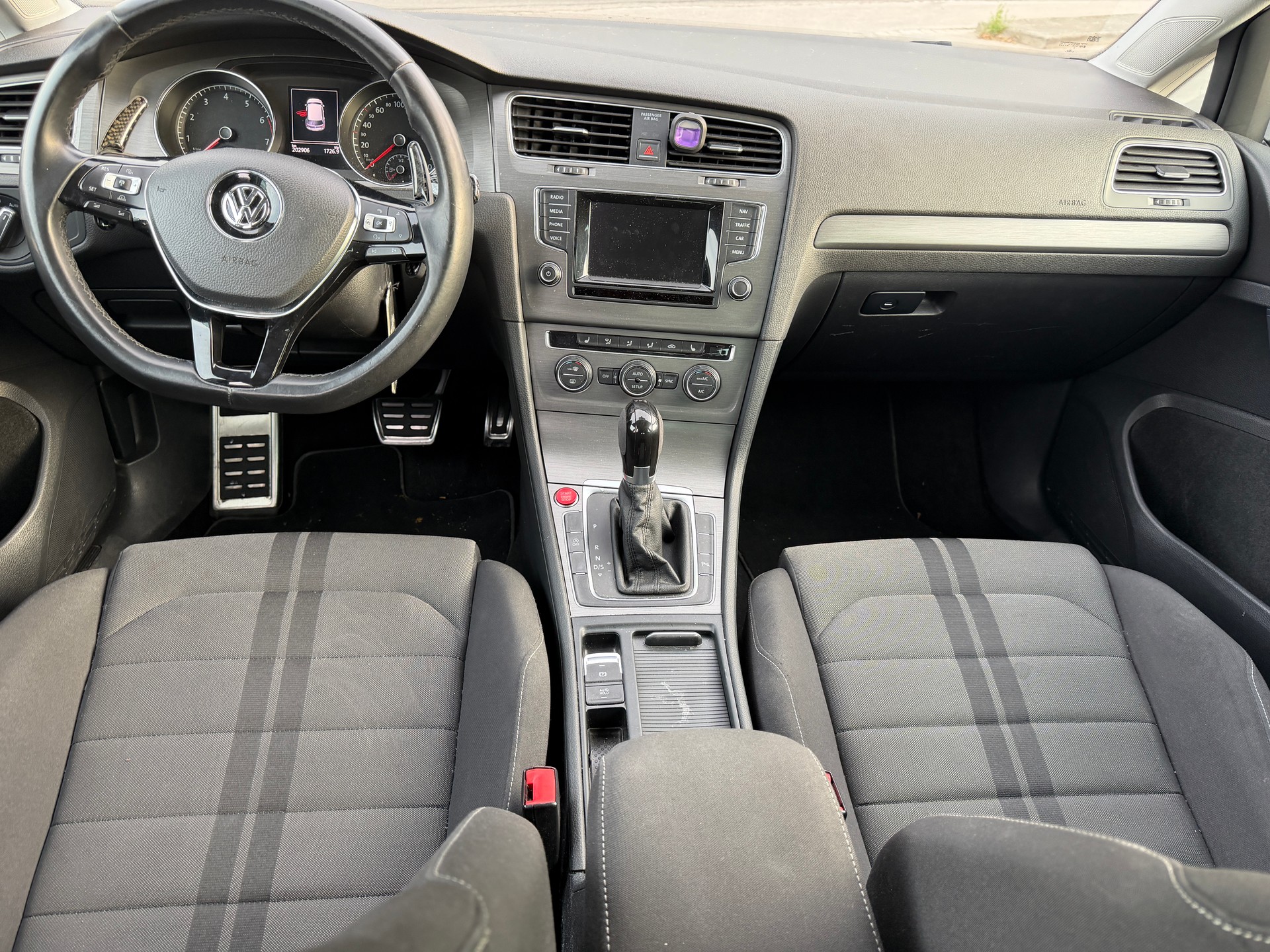 VW Golf 1.4 TSI R-Line Design DSG-image-10