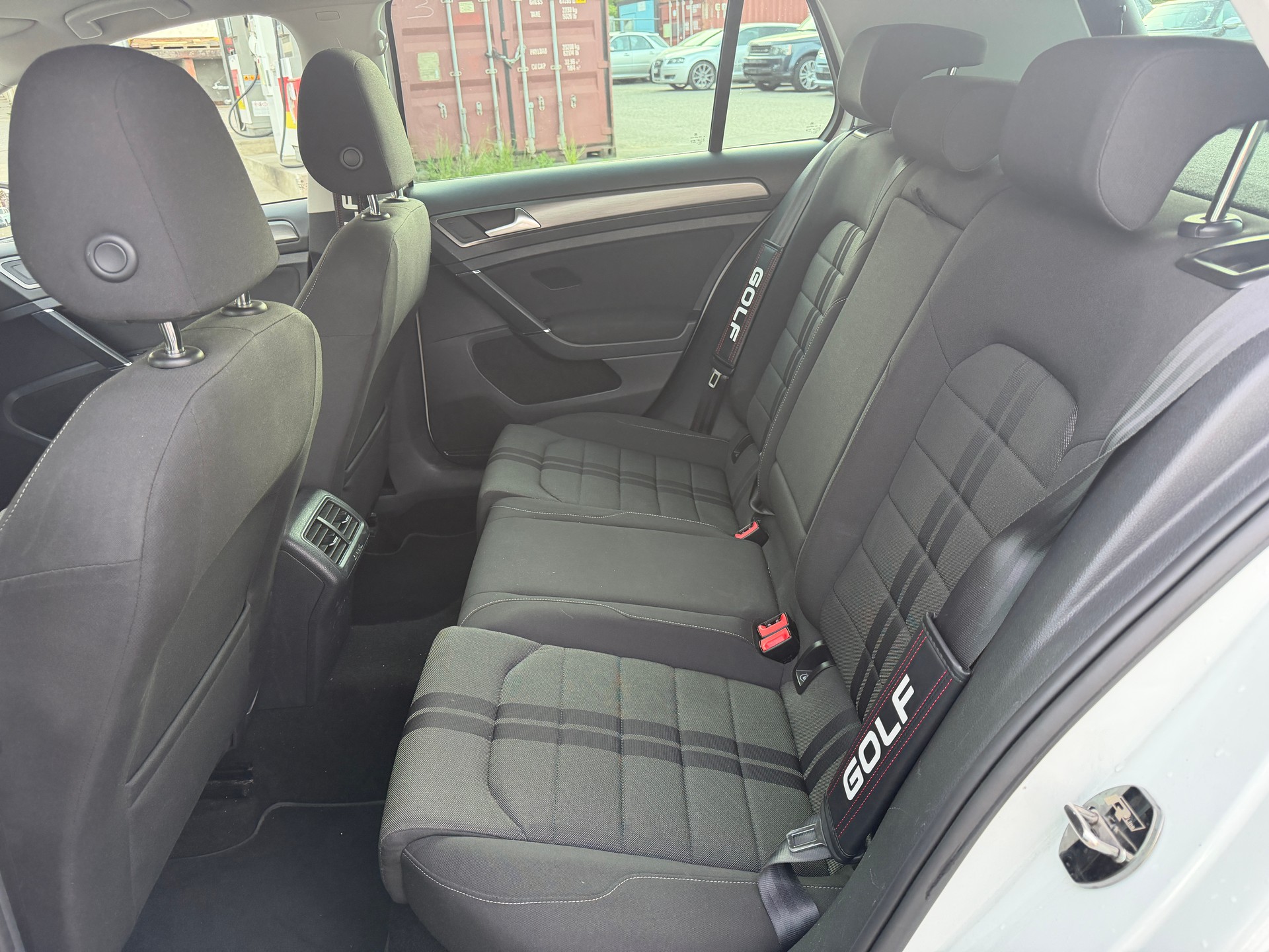VW Golf 1.4 TSI R-Line Design DSG-image-11