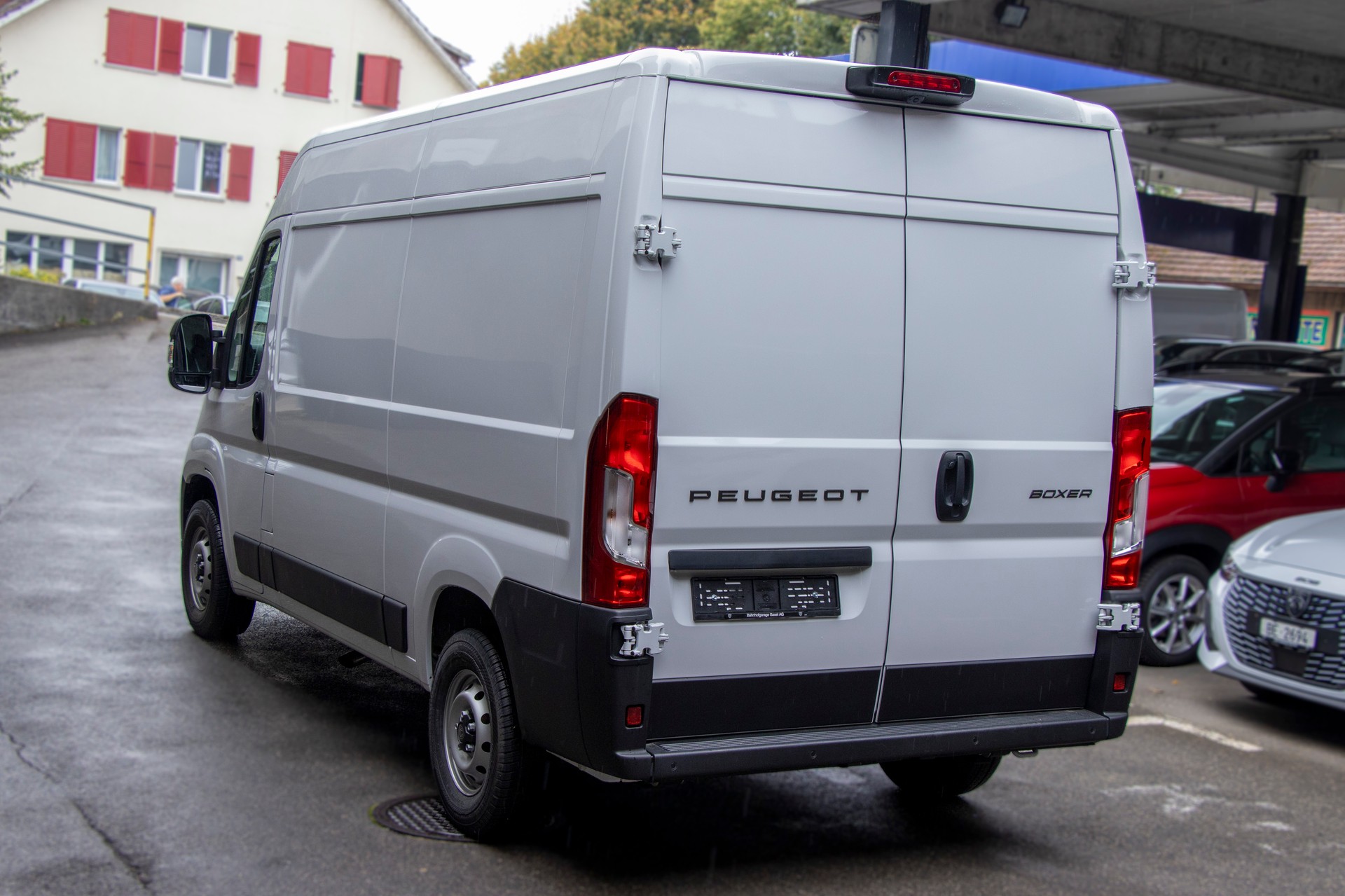 PEUGEOT Boxer 2.2 HDI 335 L2H2 EAT8-image-3