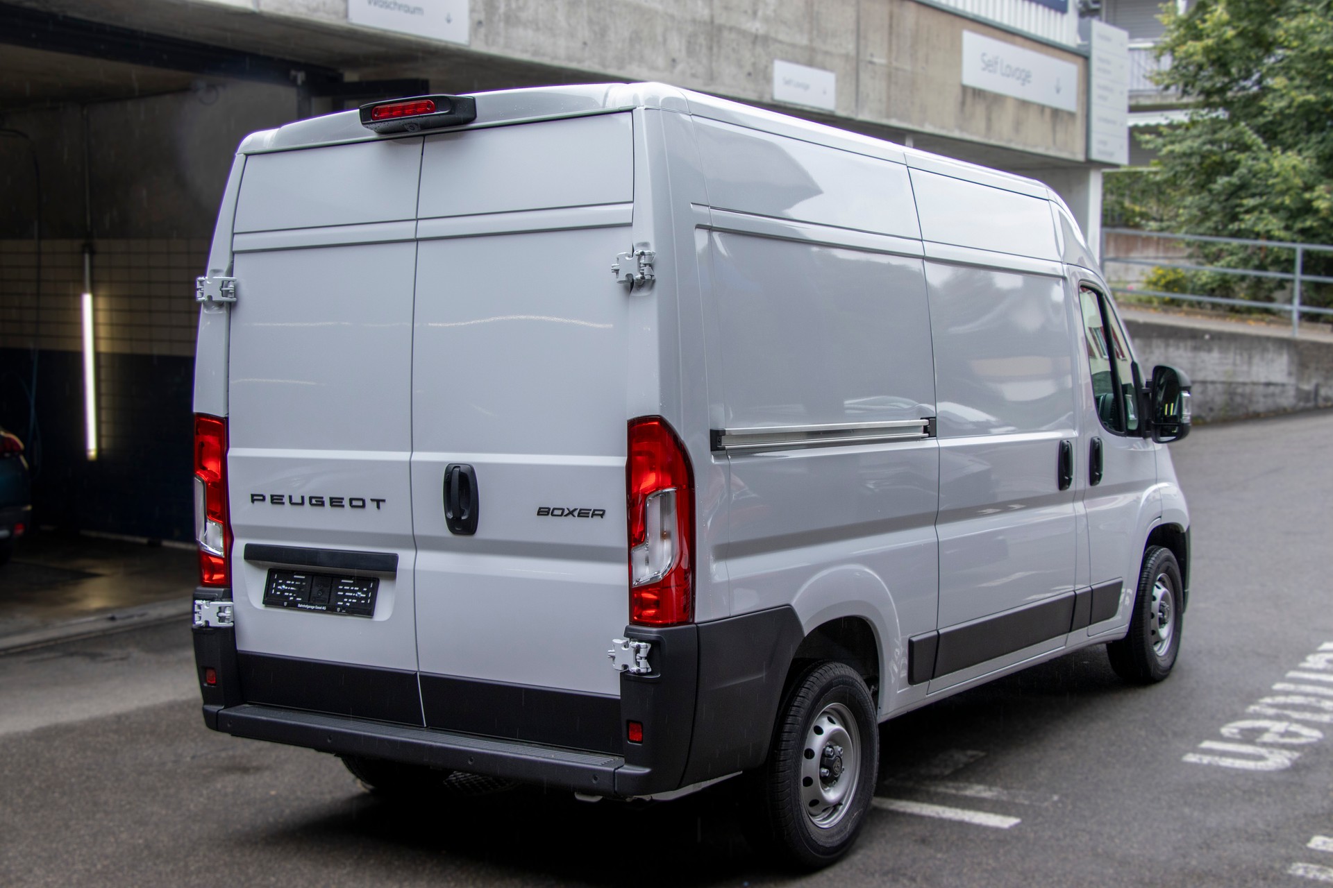 PEUGEOT Boxer 2.2 HDI 335 L2H2 EAT8-image-2