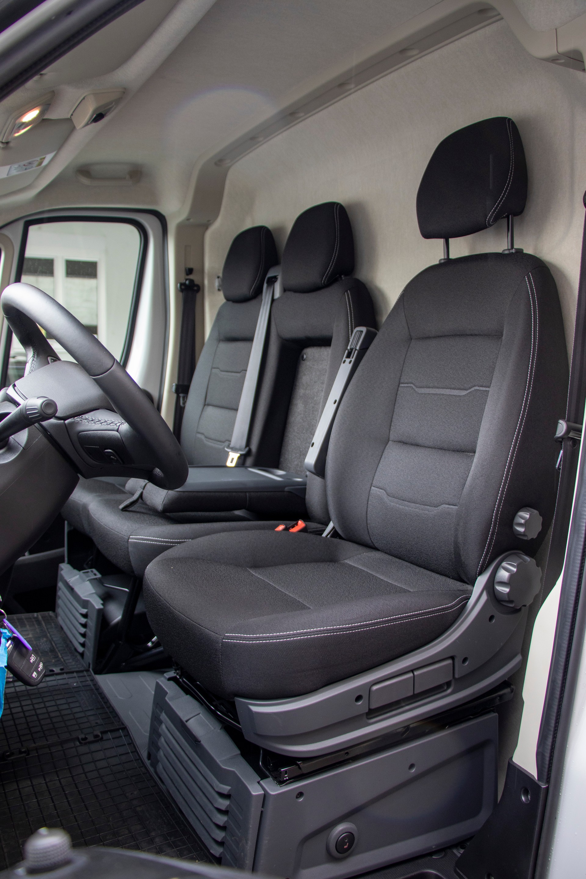 PEUGEOT Boxer 2.2 HDI 335 L2H2 EAT8-image-6