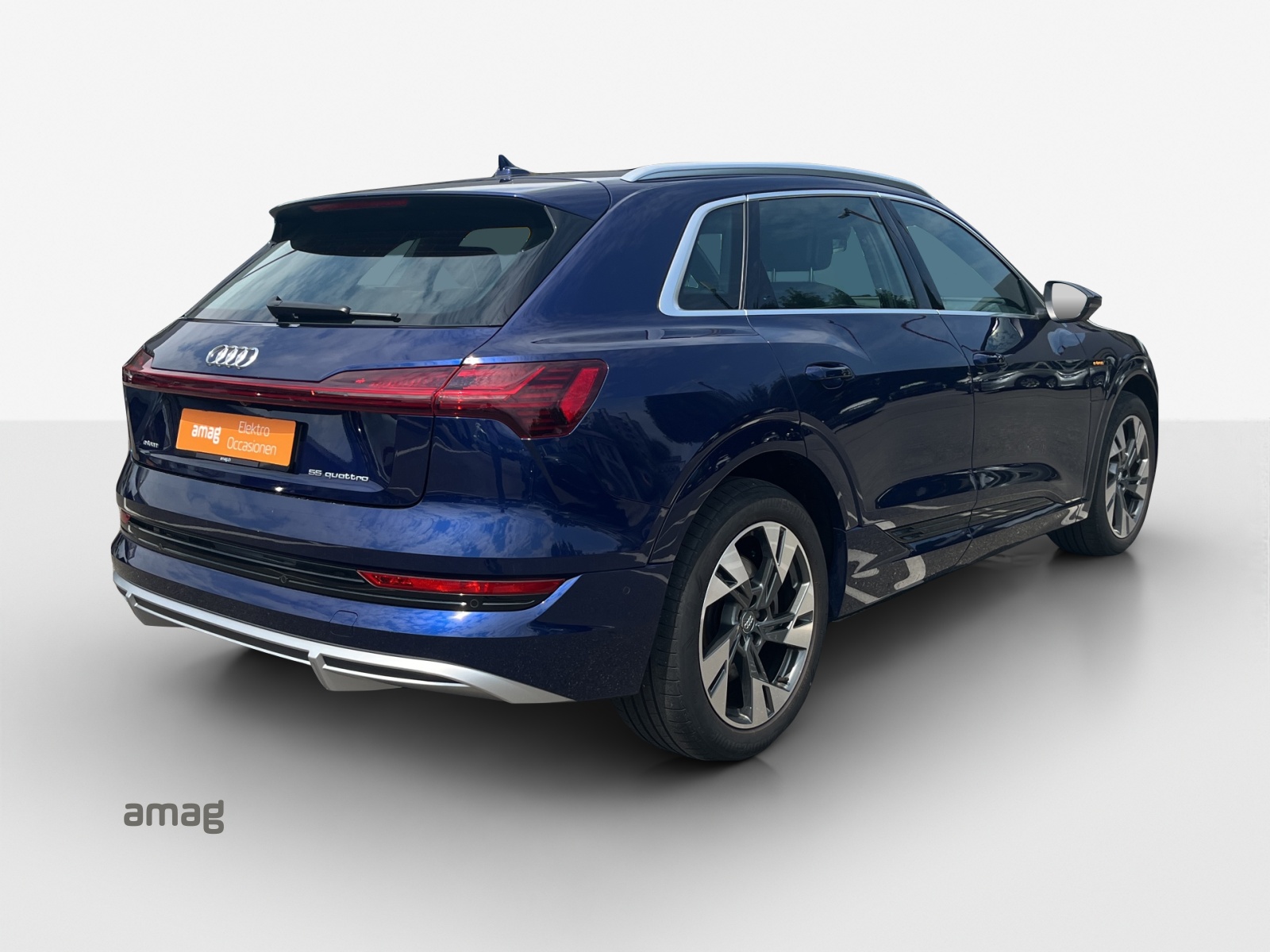 AUDI e-tron 55 S Line quattro-image-5