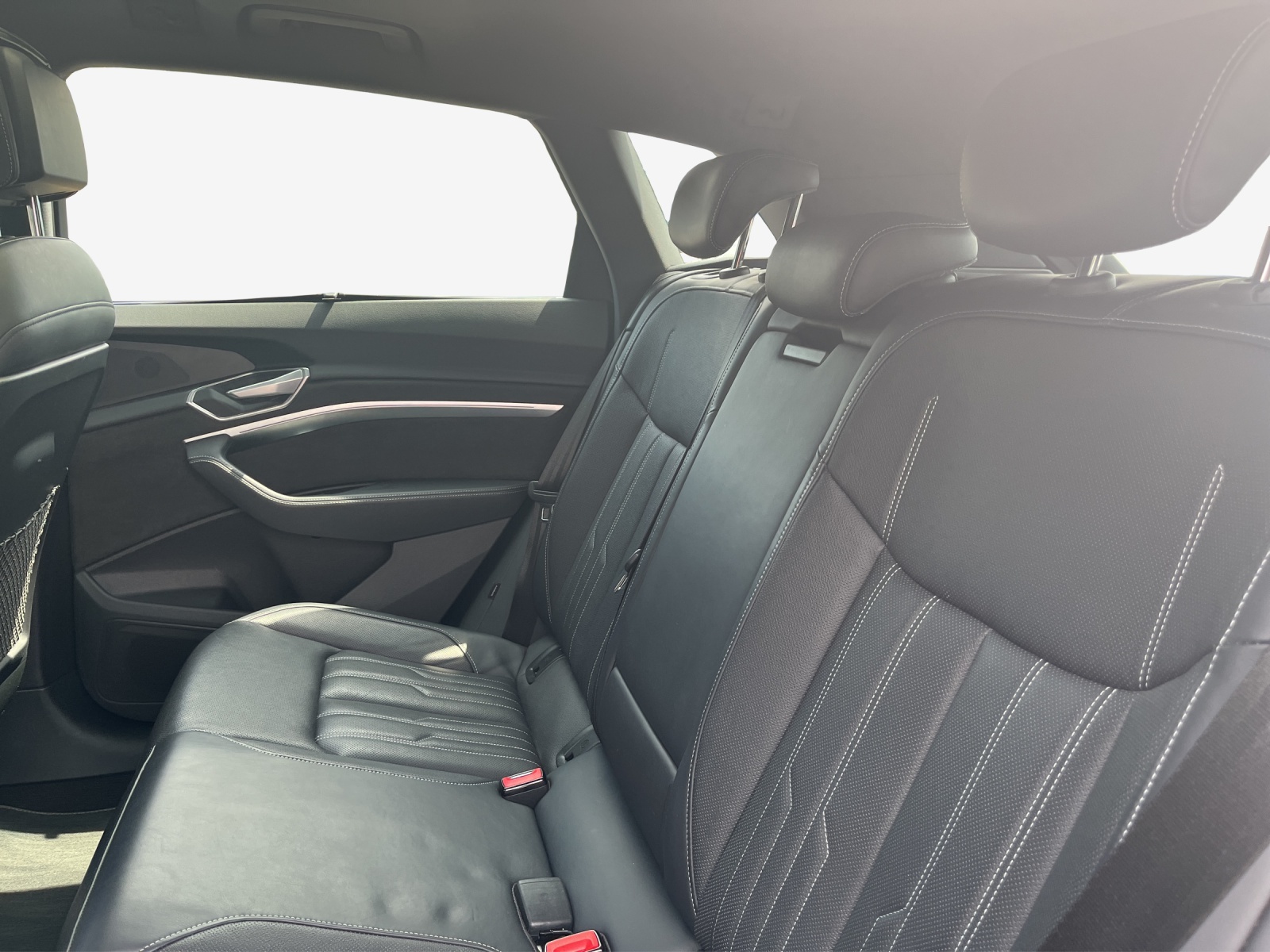 AUDI e-tron 55 S Line quattro-image-10