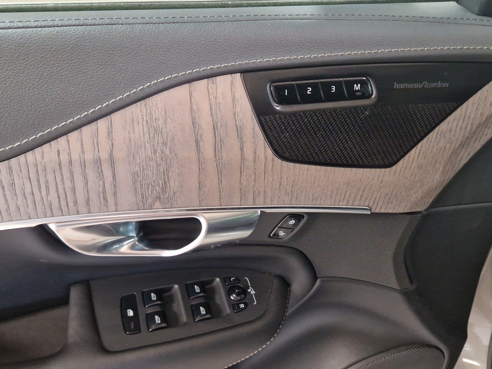 VOLVO XC90 2.0 T8 TE Inscription 7P. eAWD-image-9