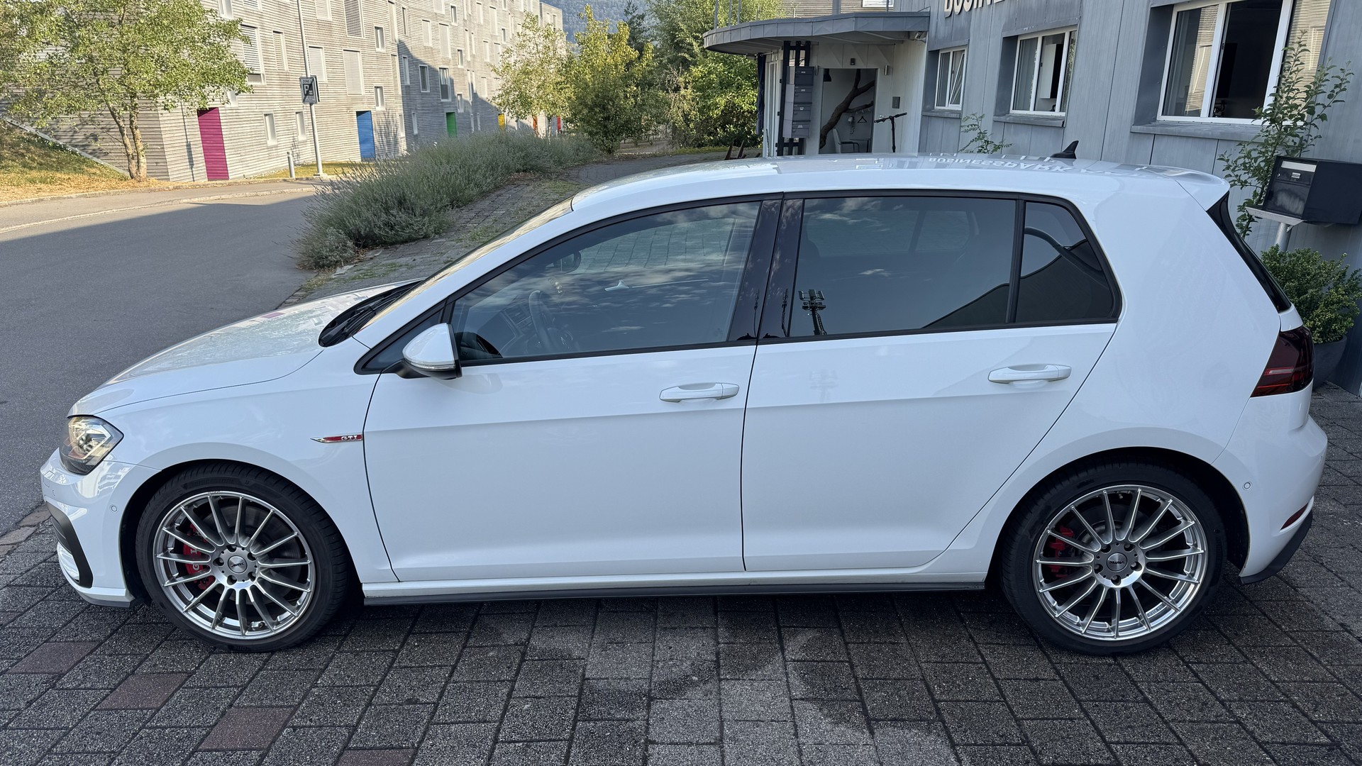 VW Golf 2.0 TSI GTI Performance DSG-image-1