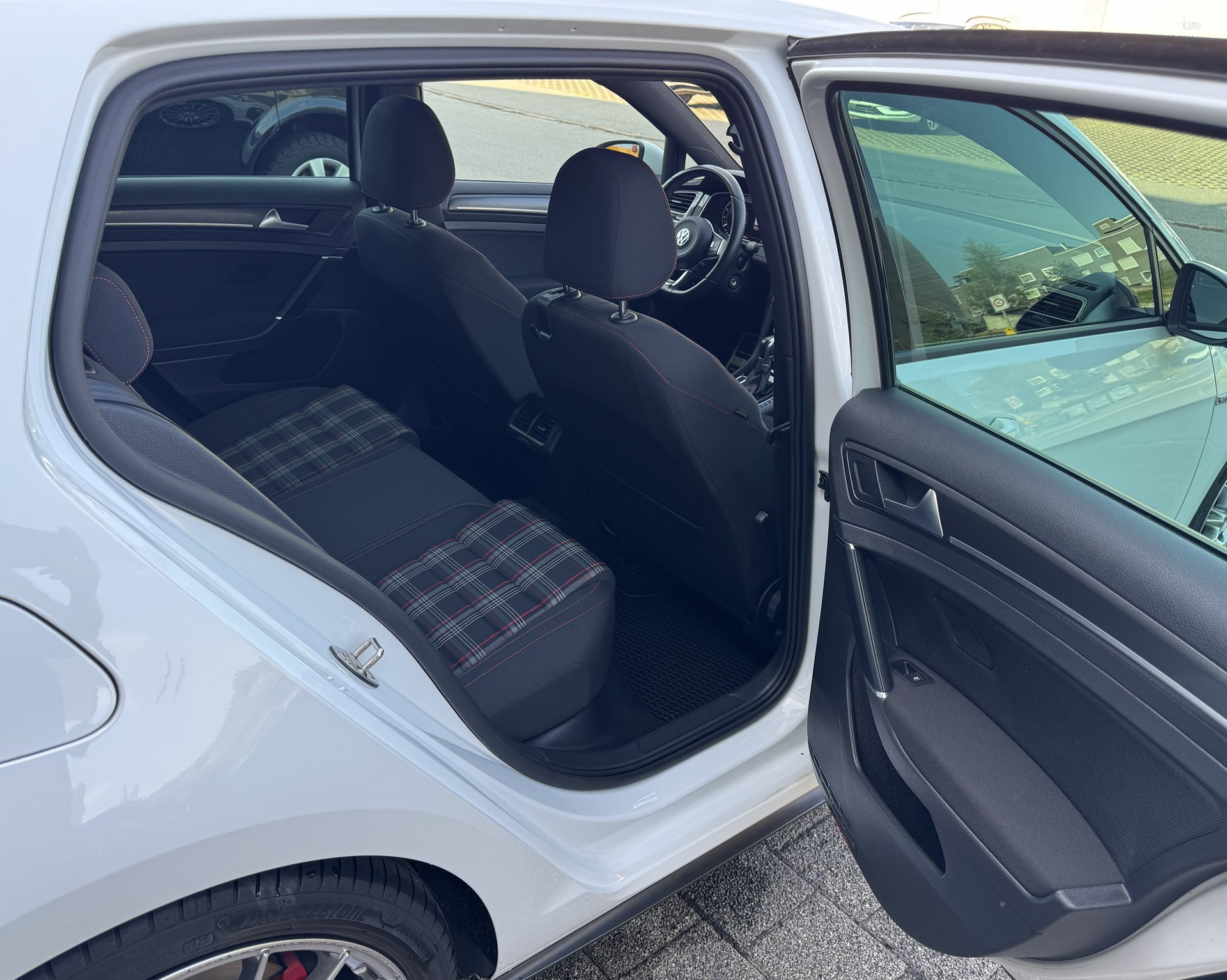 VW Golf 2.0 TSI GTI Performance DSG-image-11