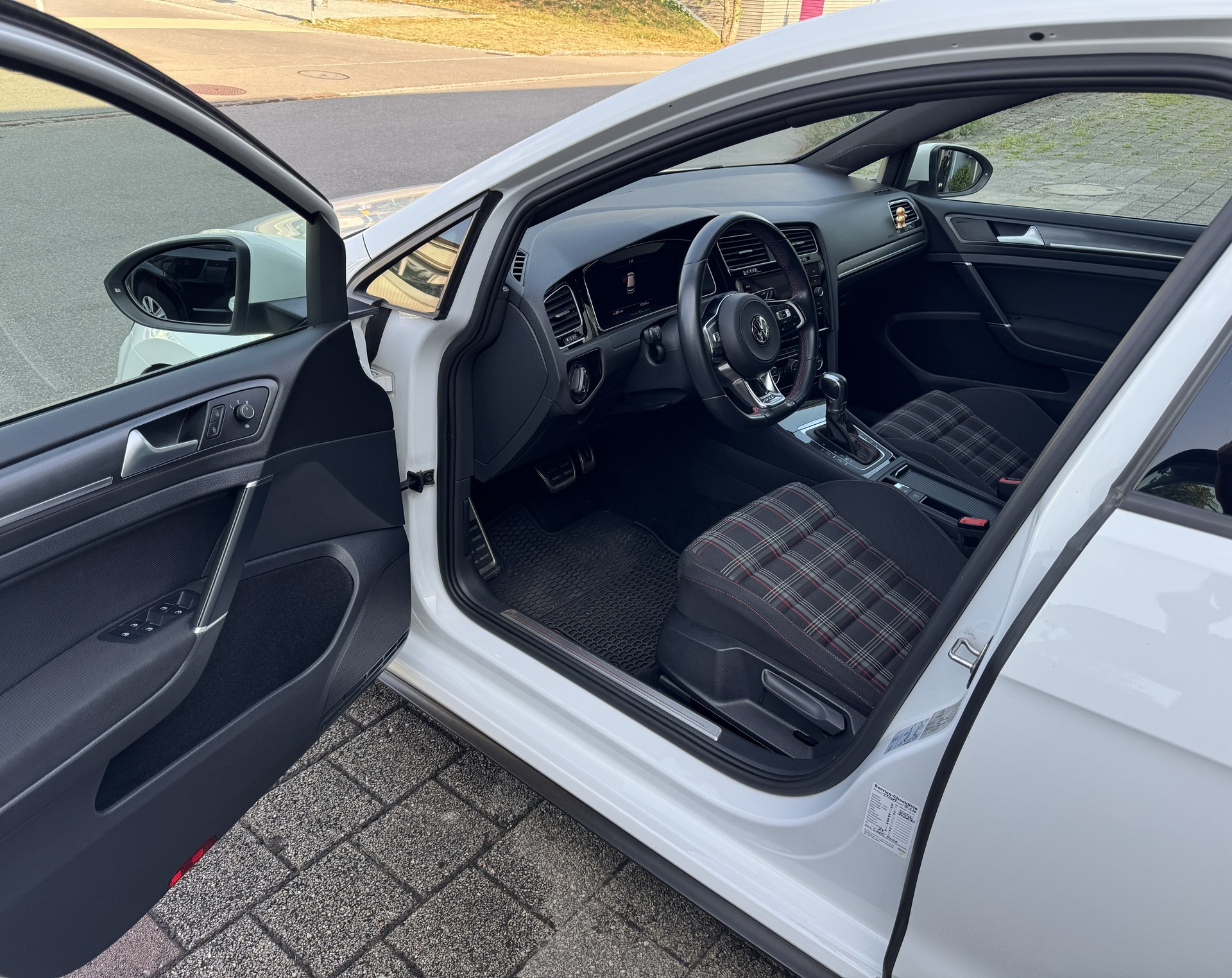 VW Golf 2.0 TSI GTI Performance DSG-image-8