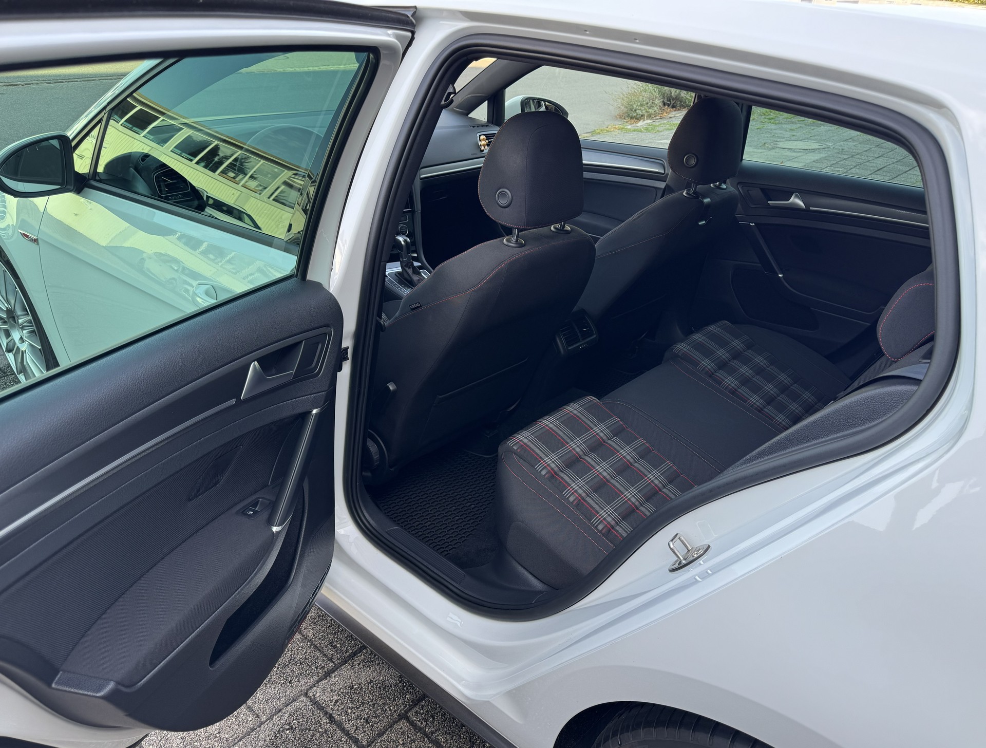 VW Golf 2.0 TSI GTI Performance DSG-image-9