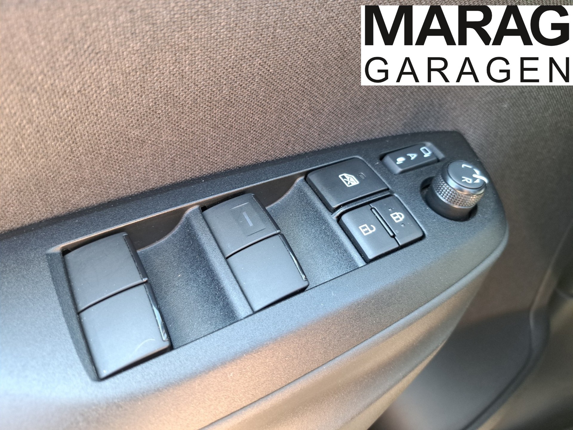 TOYOTA Yaris 1.5 GR Sport e-CVT-image-14