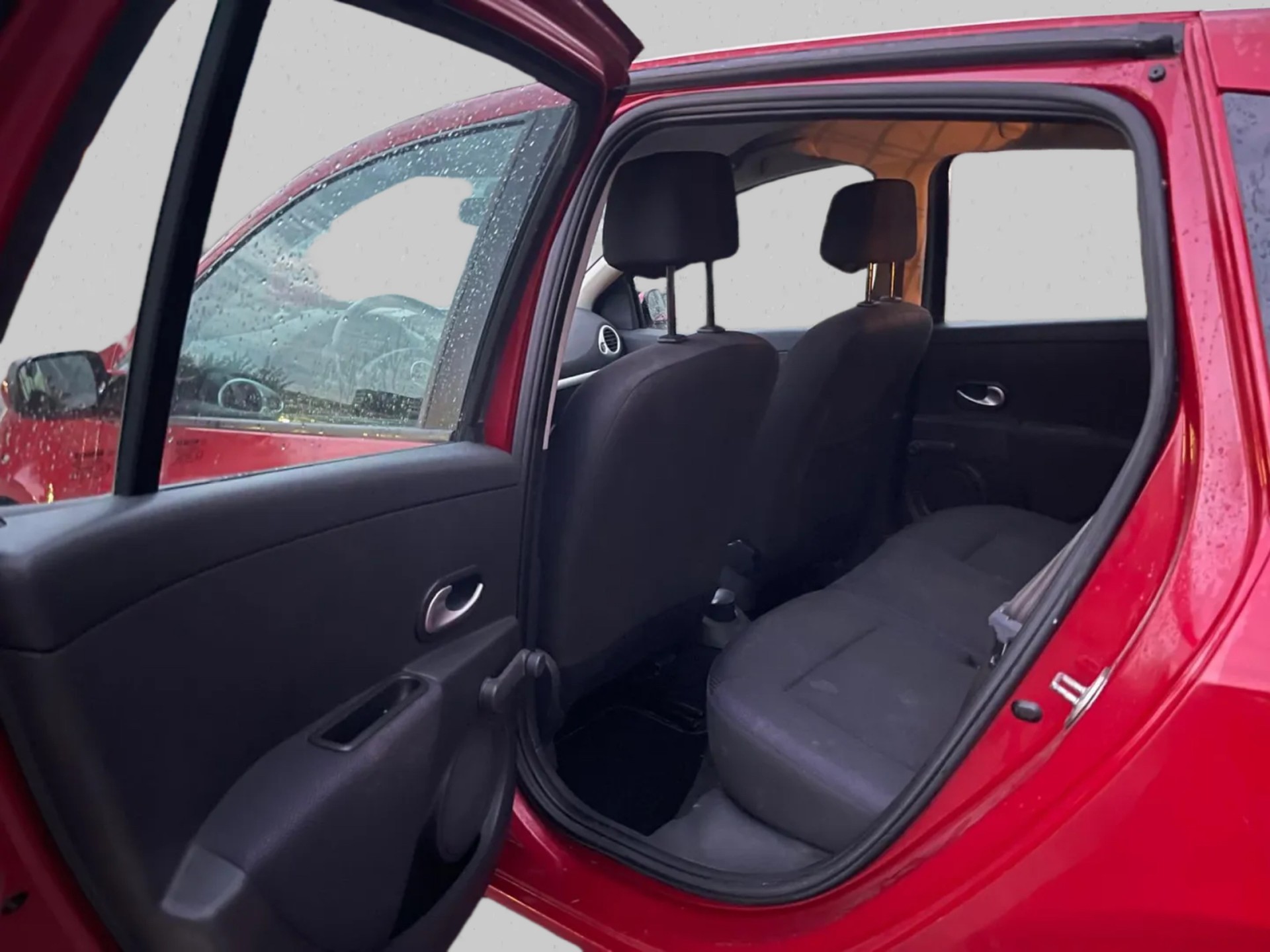 RENAULT Clio Grandtour 1.6 16V Dynamique Automatic-image-10