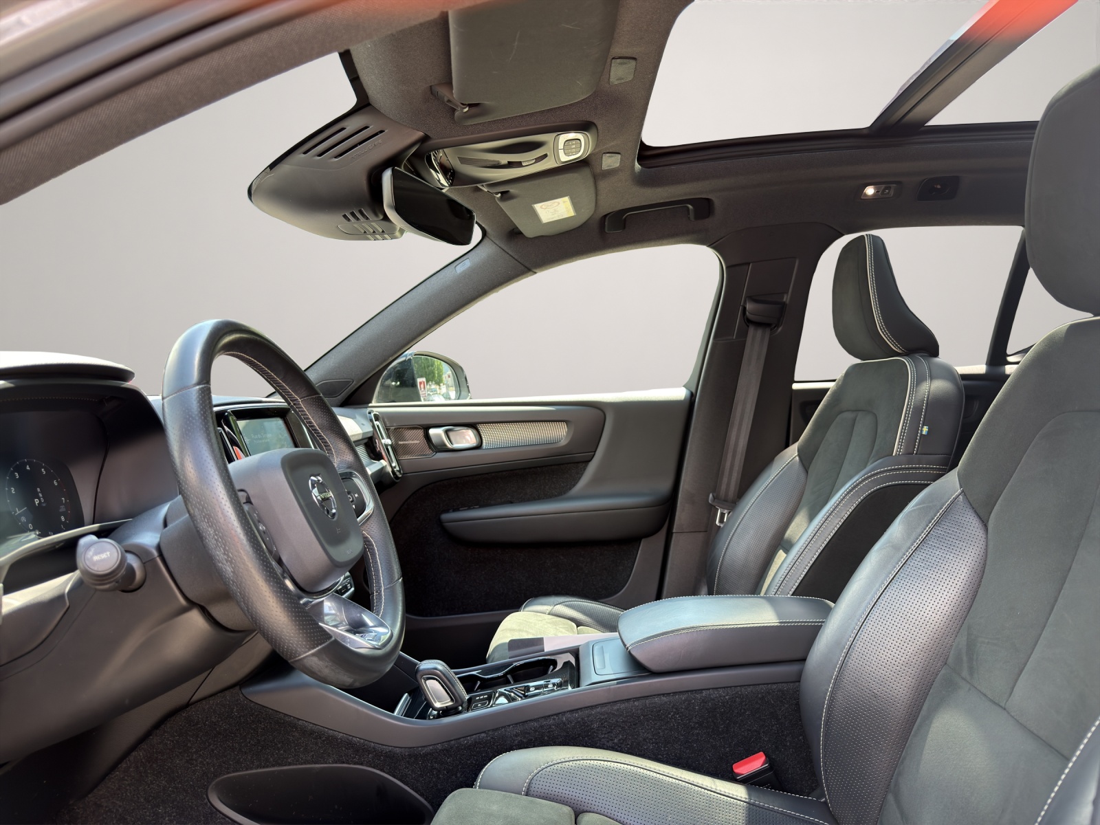 VOLVO XC40 2.0 T4 R-Design AWD-image-7